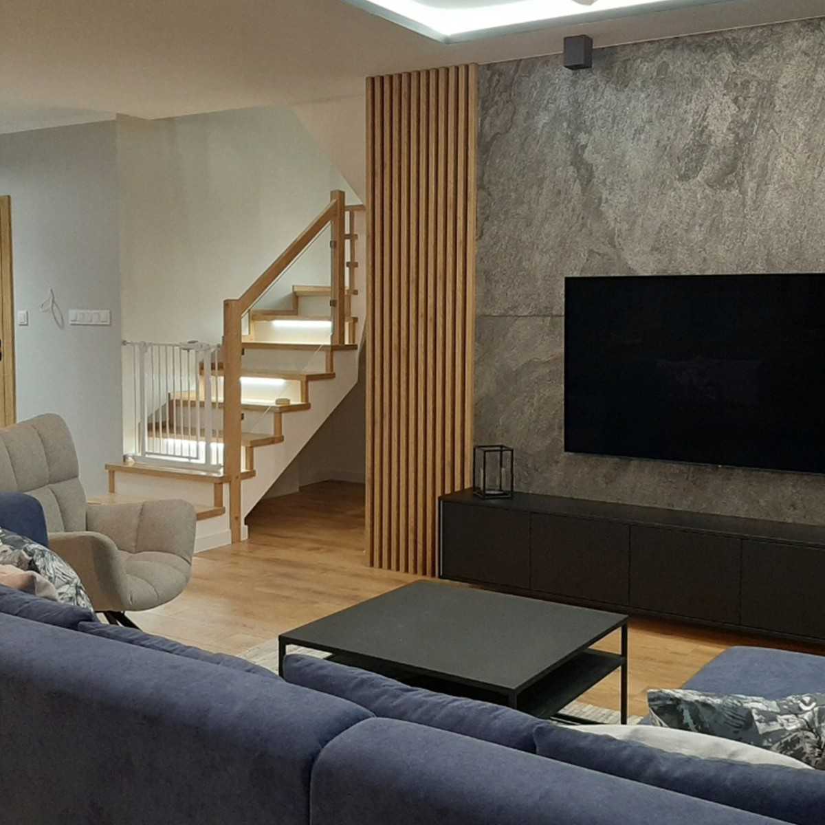 Lameles uz HDF plātnes 2750/300 mm dabīgais ozols/melns - N1 Home