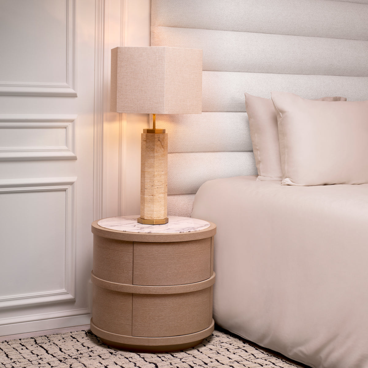 Naktsskapitis Cabana round Eichholtz 60.5/56 cm Washed oak veneer/bianco lilac marble