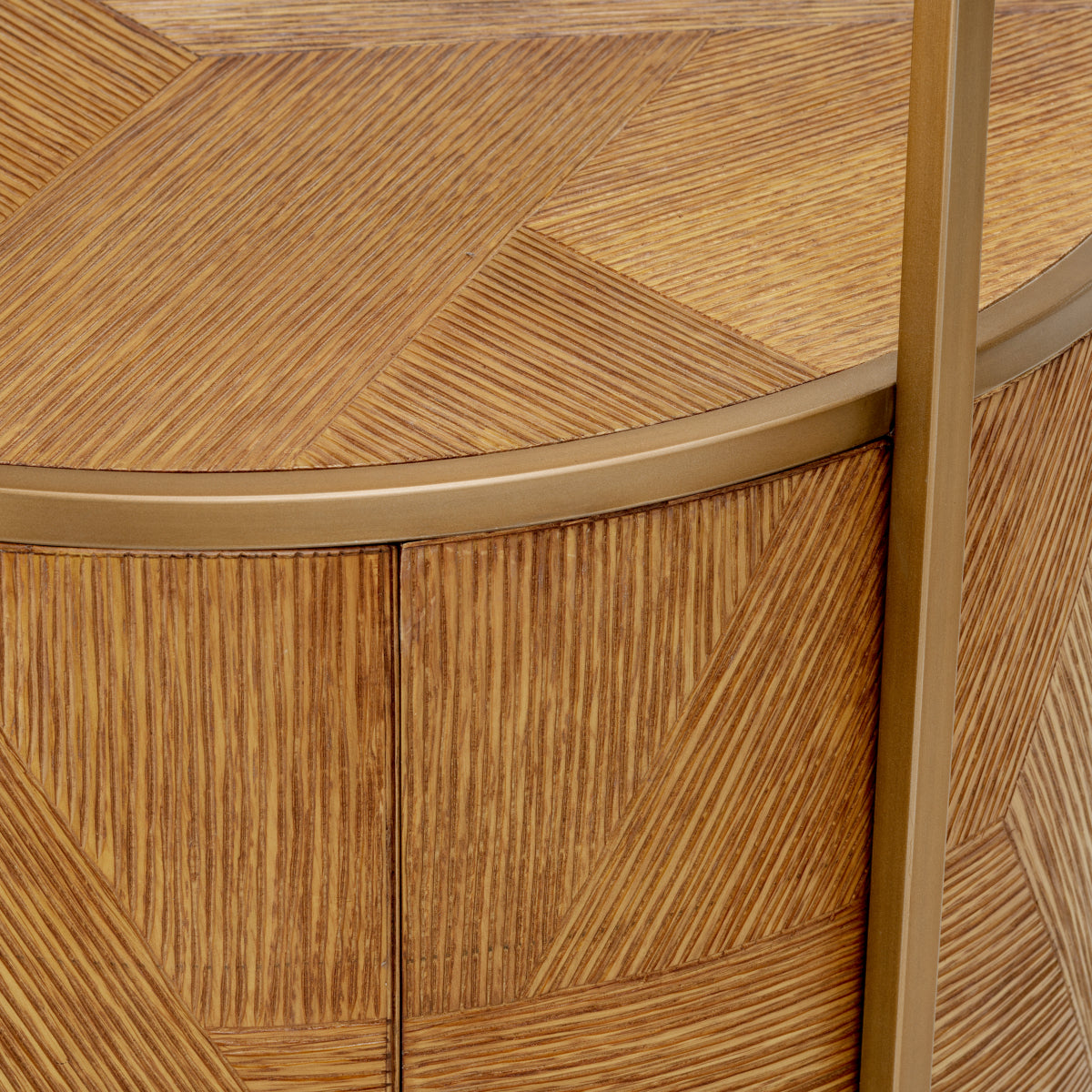 Naktsskapis Velutto Eichholtz 50/56 cm Caramel carved oak veneer/brushed brass finish