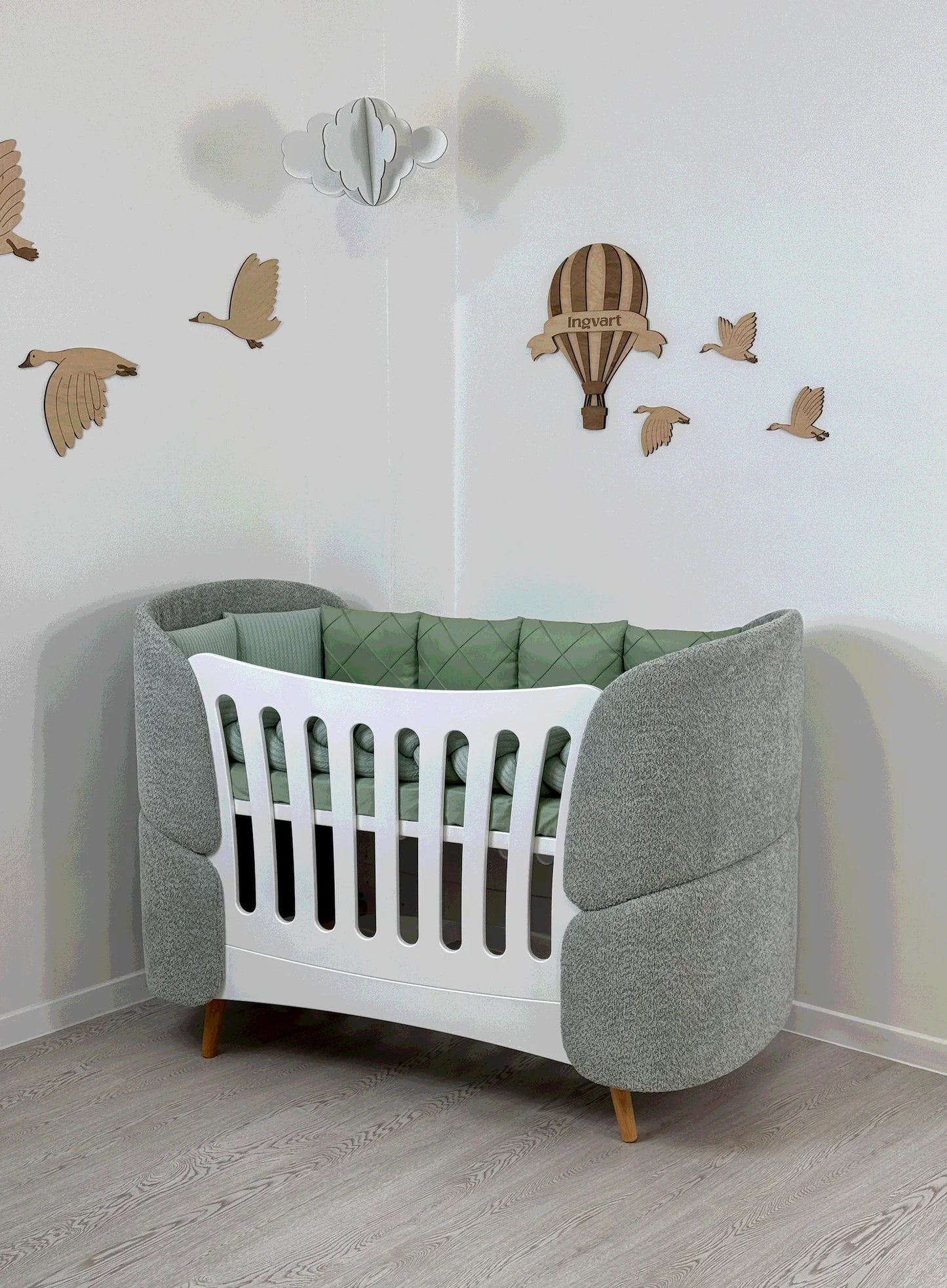 Ovāla bērnu gultiņa Transformers Fly Bed bukle 145/104/66 cm zaļa krāsa - N1 Home