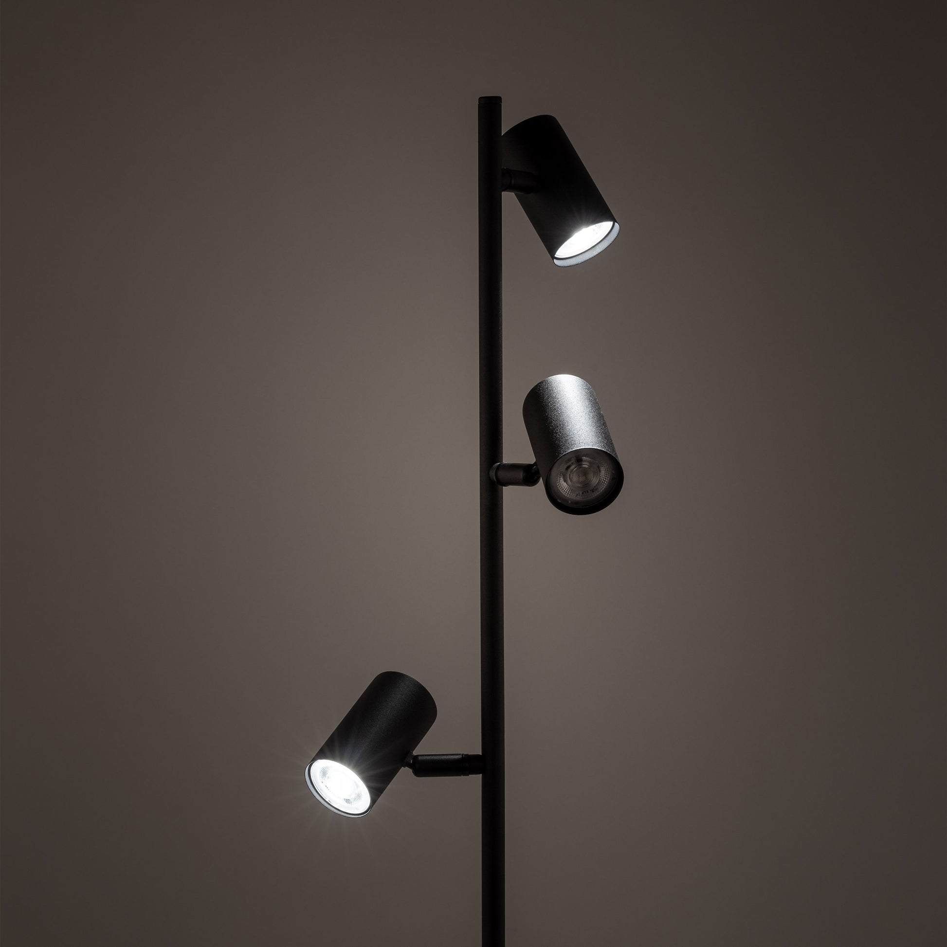 Stāvlampa Top 300 × 300 × 1500 mm melns - N1 Home