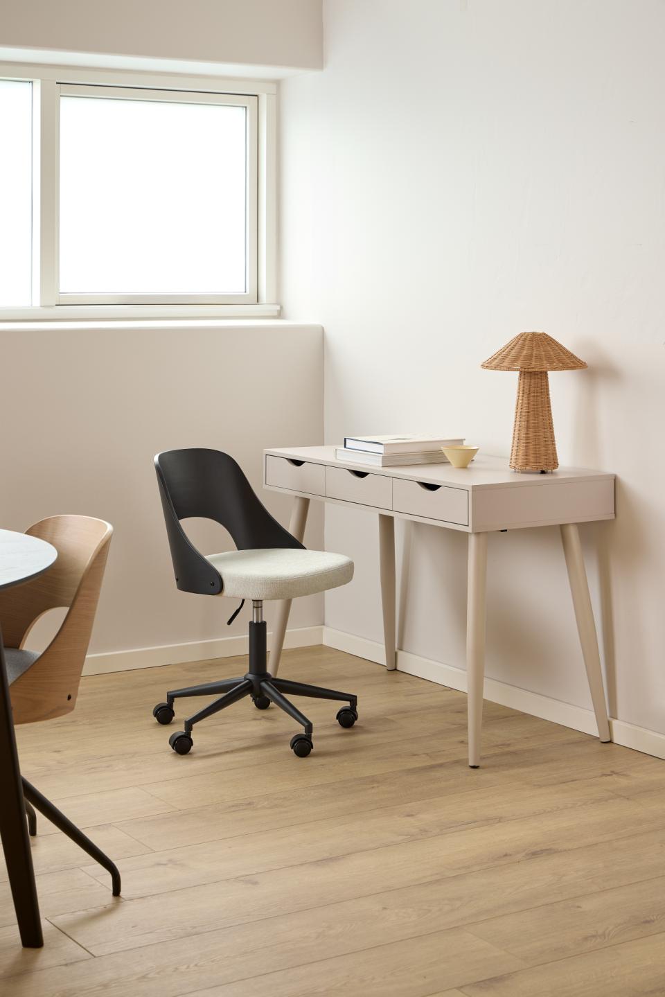 Krēsls Luc 48/55/89 cm bēšs/melns - N1 Home