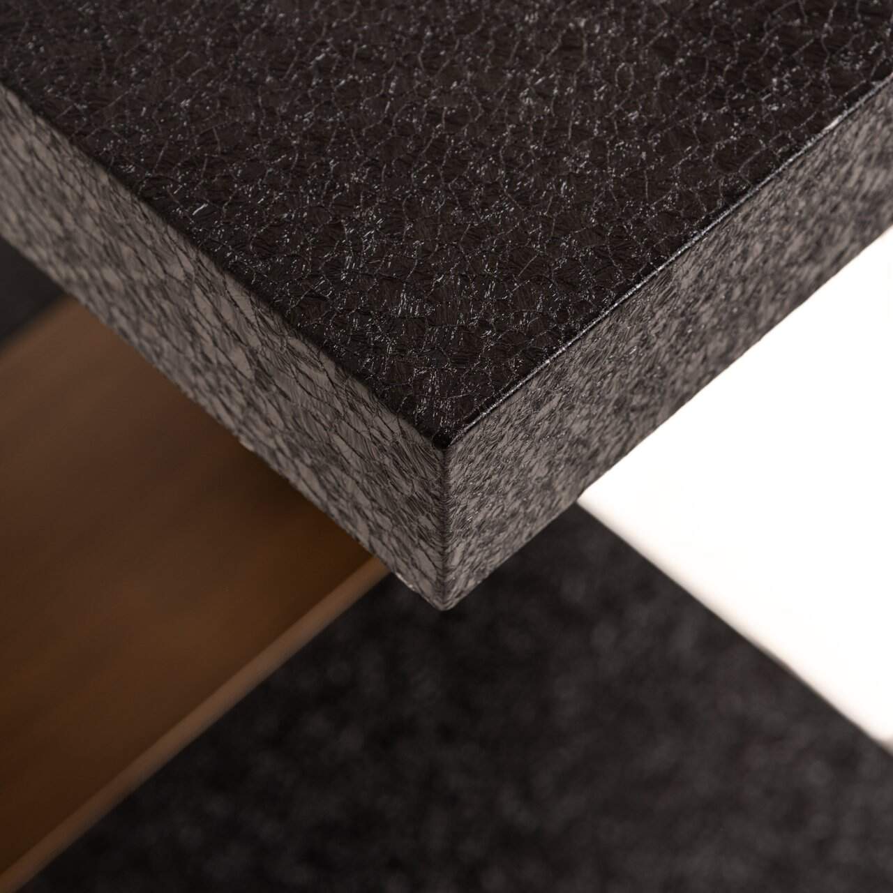 Konsole Alexander Jones Richmond Interiors 76/150/36 cm melns/zelts (Bazel)