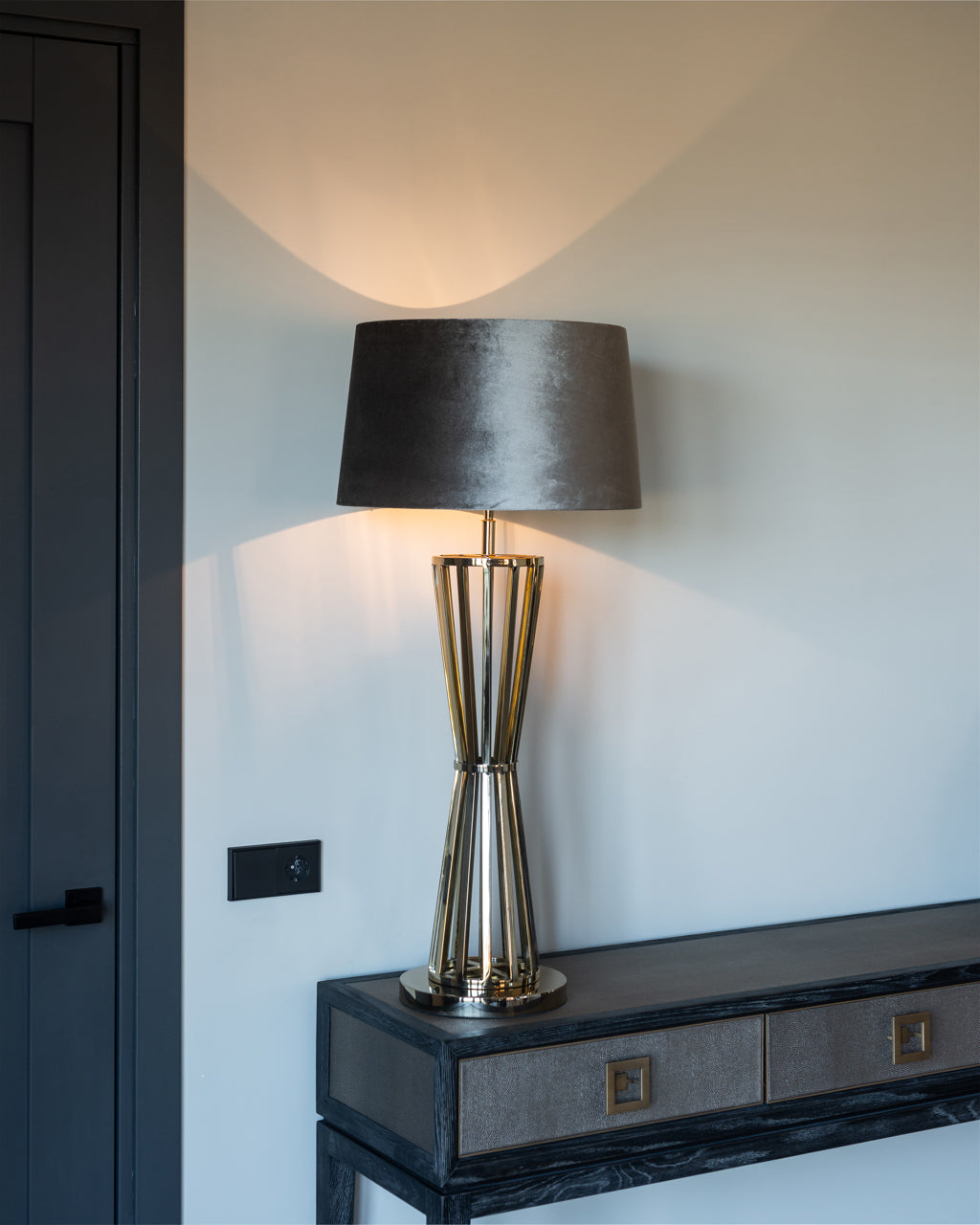 Konsole Bloomville gold Richmond Interiors 91,5/165/40 cm zelts/melns - N1 Home