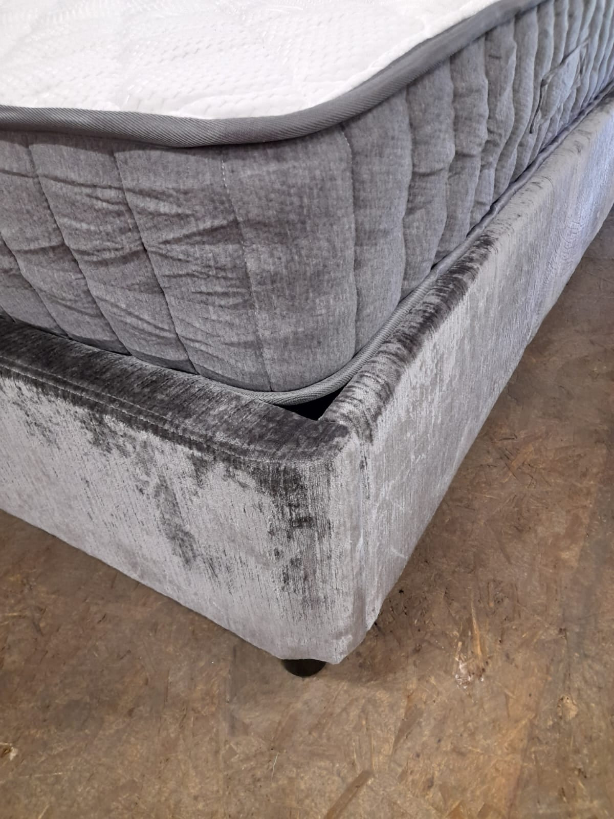 Gulta Milos šenīla audums 140*200,160*200,180*200 cm pelēks - N1 Home