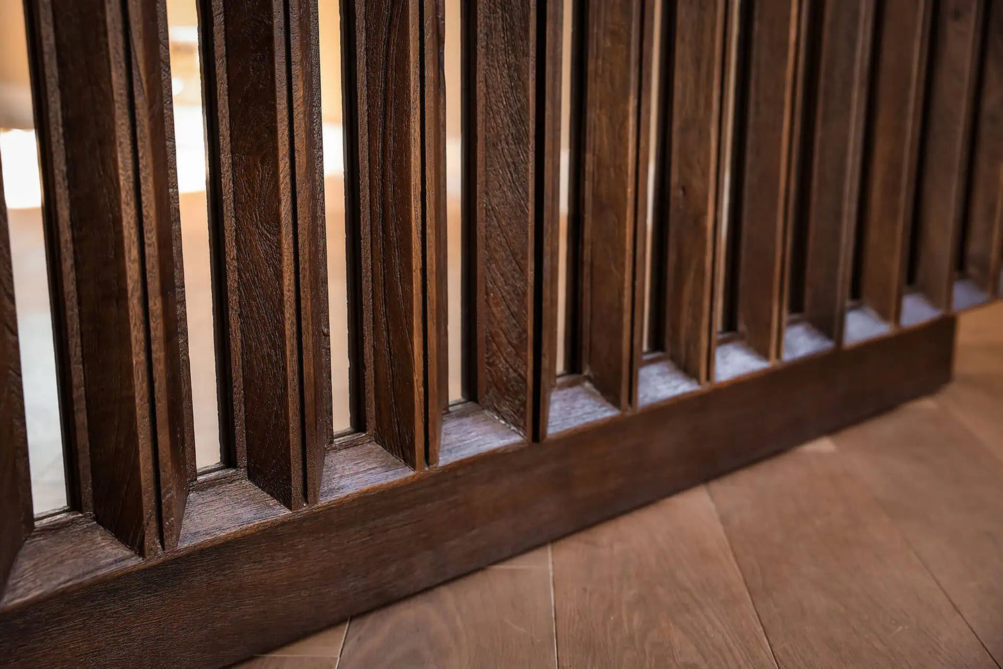 Kumode Bryant 4 durvju Richmond Interiors 81/162/43 cm brūns - N1 Home