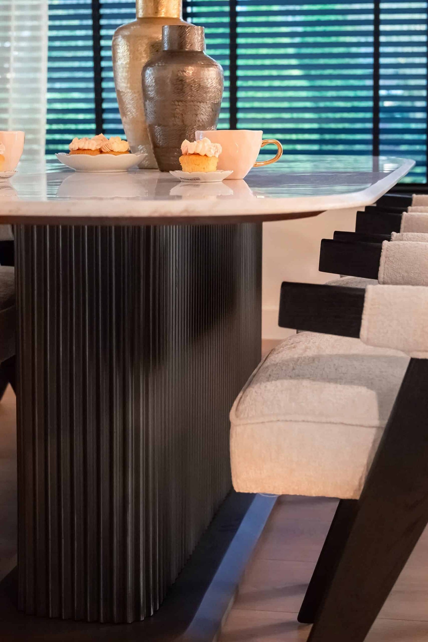 Krēsls Cooper Richmond Interiors 56/84/61 cm balts chenille