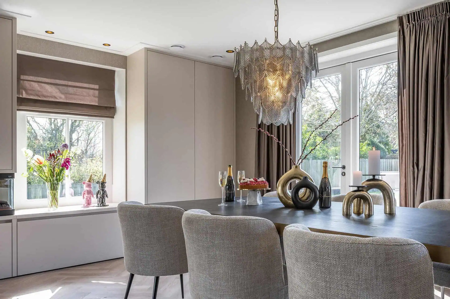 Vāze Richmond Interiors Felice 22/19/7 cm melns - N1 Home