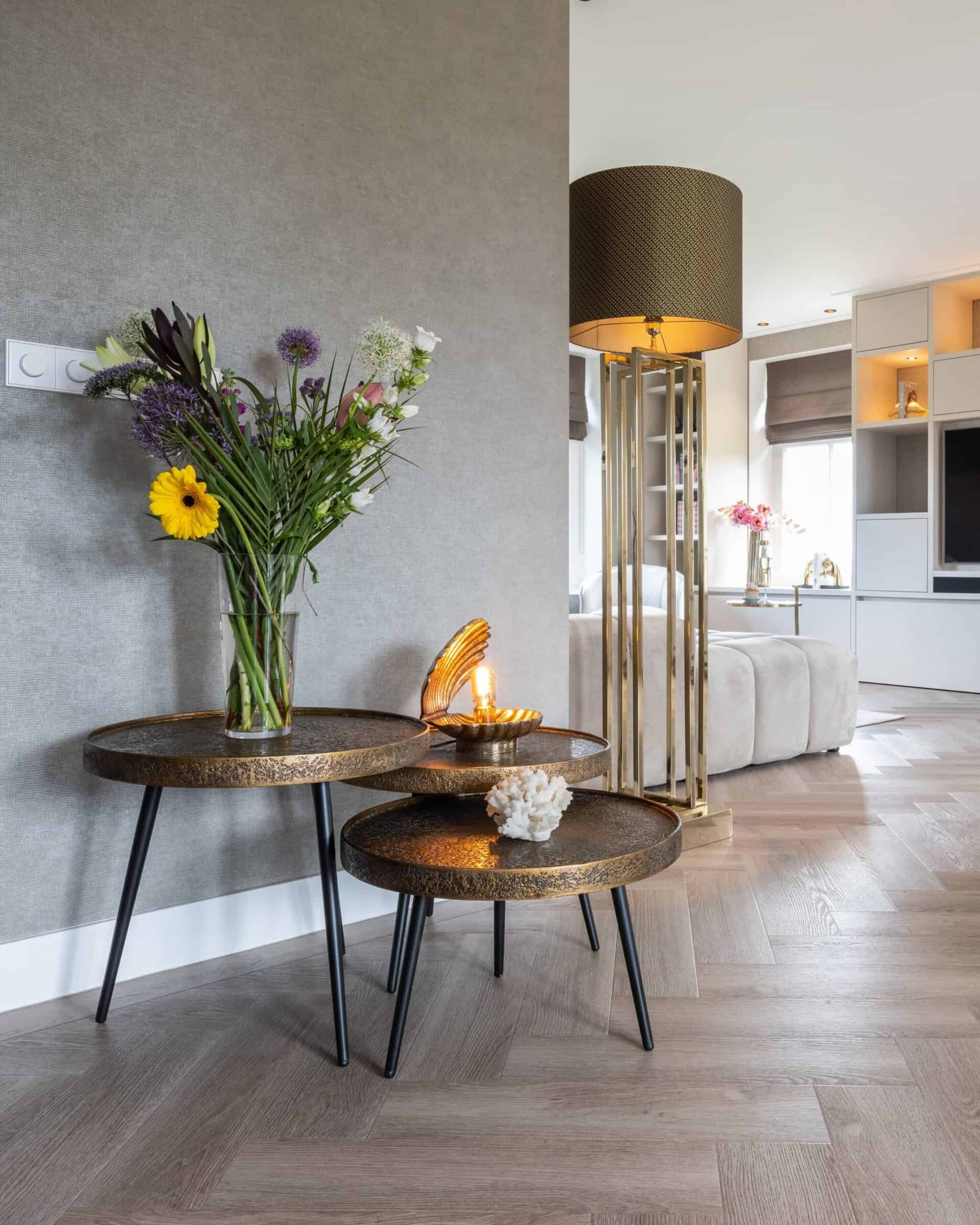 Kafijas galds Luton (Set of 3) Richmond Interiors 54/47/54 cm melns/zelts - N1 Home