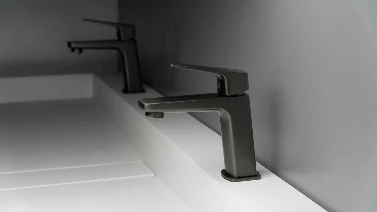 Izlietnes maisītājs Blu 15 cm titāns - N1 Home