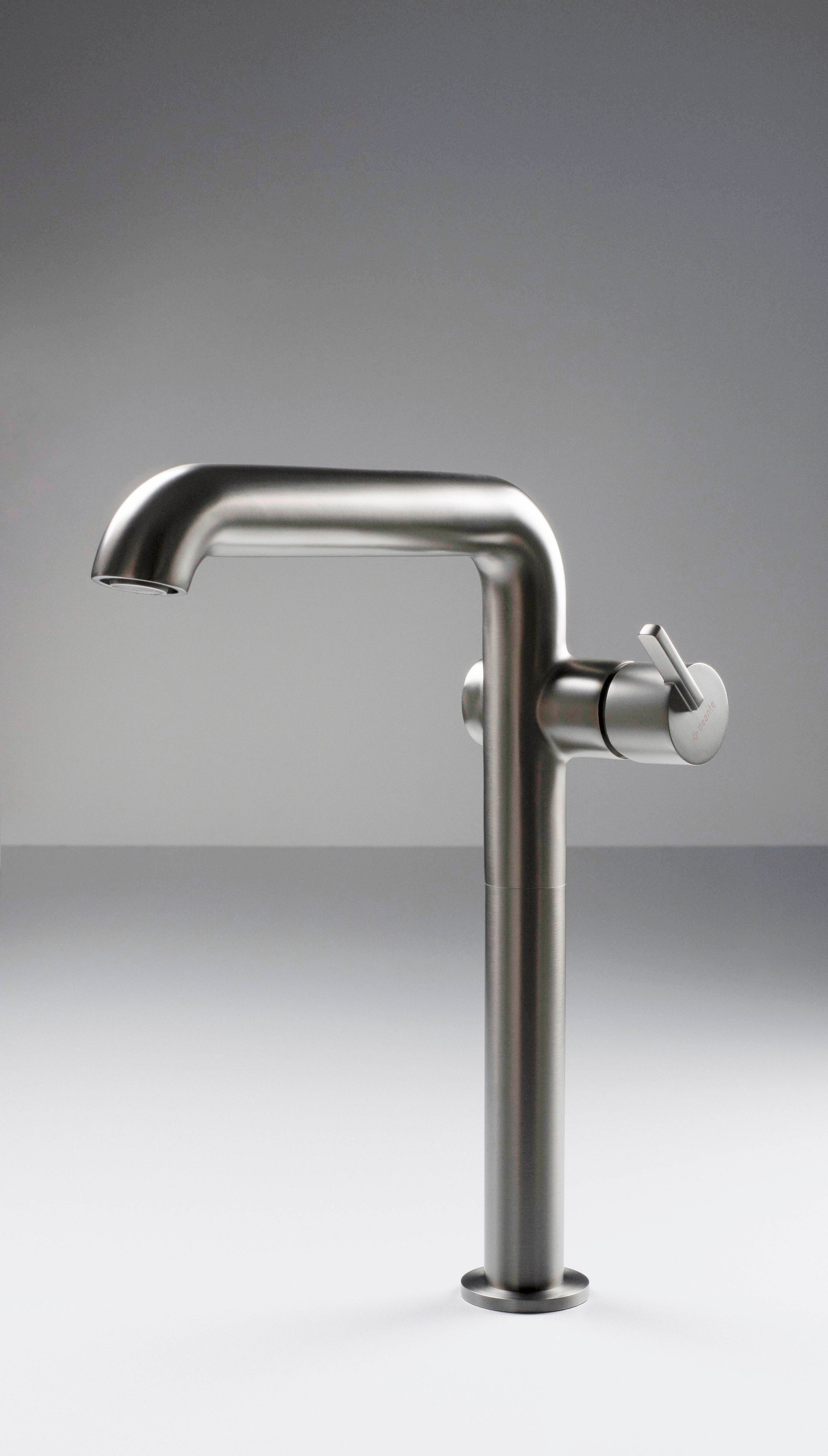 Izlietnes maisītājs, augsts, ar taisnstūra snīpi Silia 305 mm titanium - N1 Home