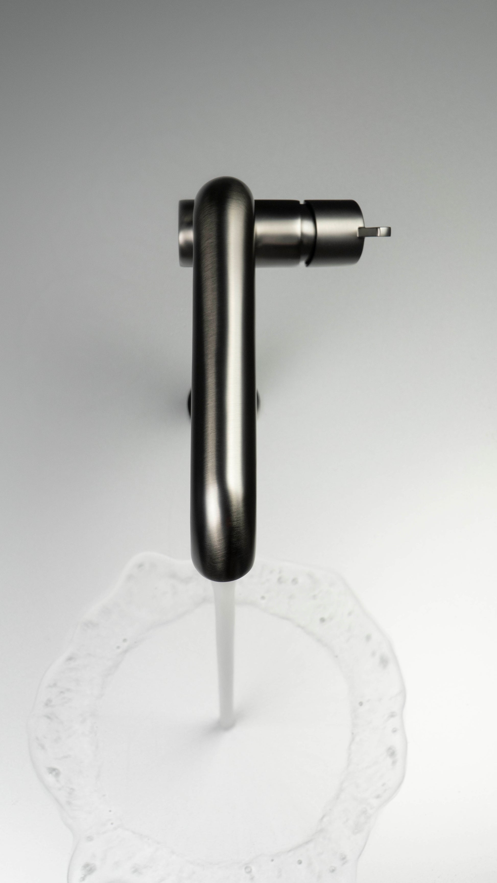 Izlietnes maisītājs, augsts, ar taisnstūra snīpi Silia 305 mm titanium - N1 Home