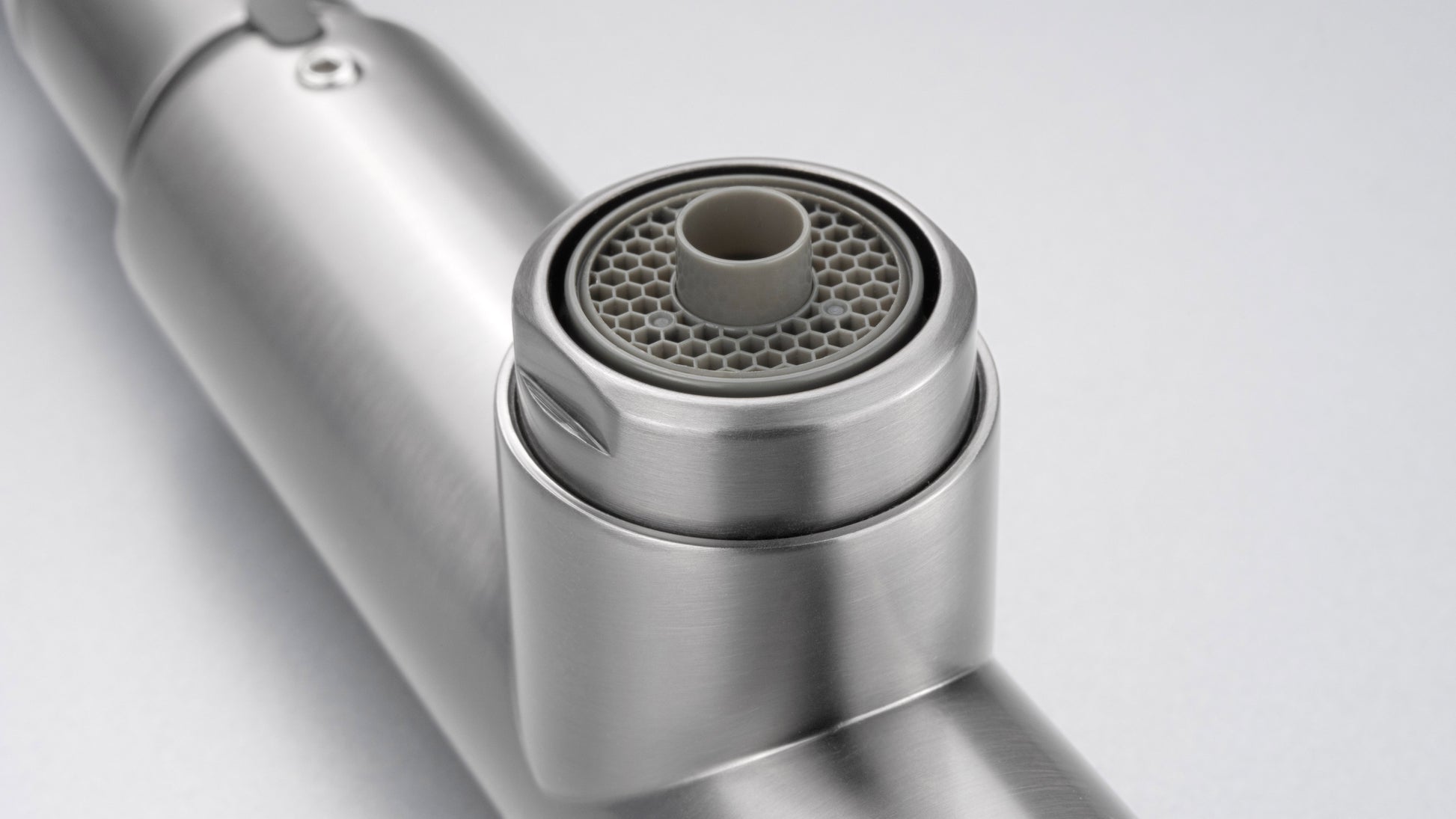 Virtuves jaucējkrāns ar ūdens filtra pieslēgumu un izvelkamu snīpi Eridan 33 cm hroms - N1 Home