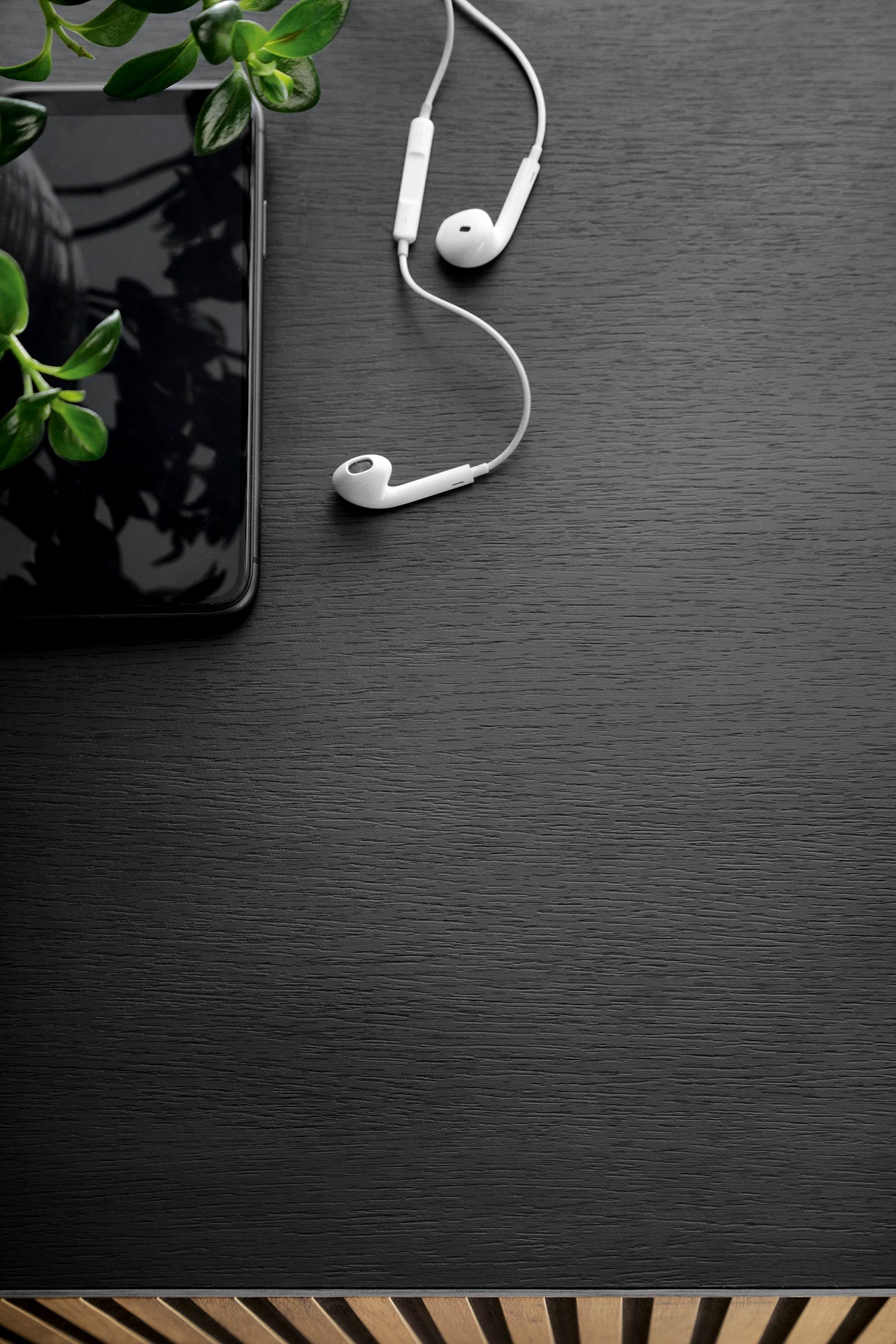 DIVDURVJU KOMDE ST AR APGAISMOJUMU UN FREZĒTU PRIEKŠU