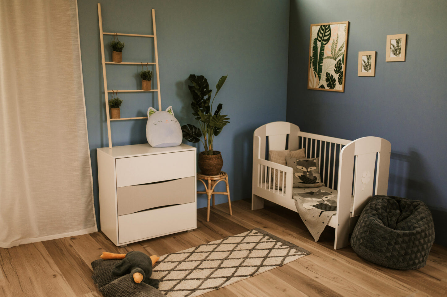 Kumode Āboliņš 80 /83 /45 cm balts/pelēks - N1 Home