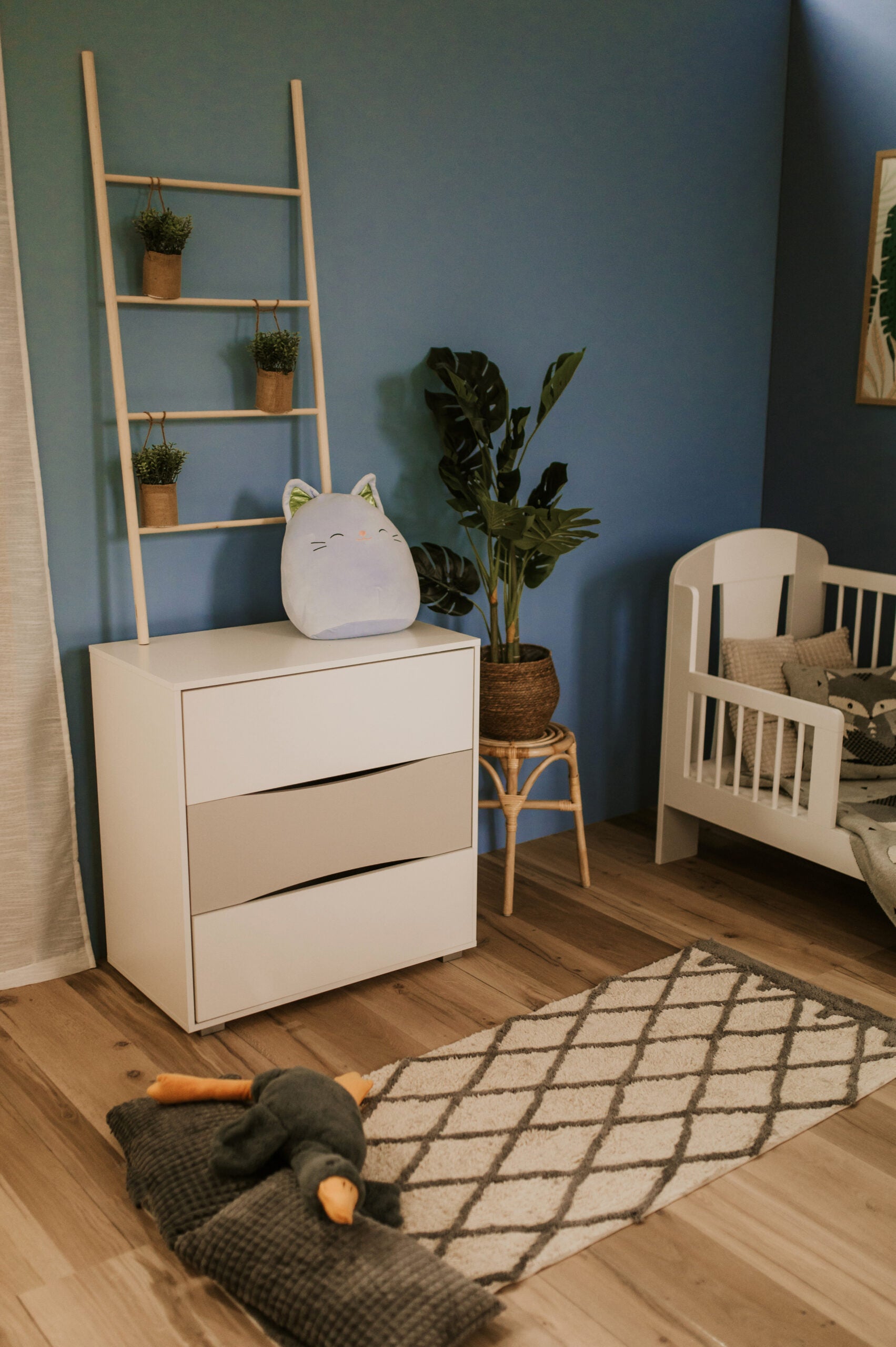 Kumode Āboliņš 80 /83 /45 cm balts/pelēks - N1 Home