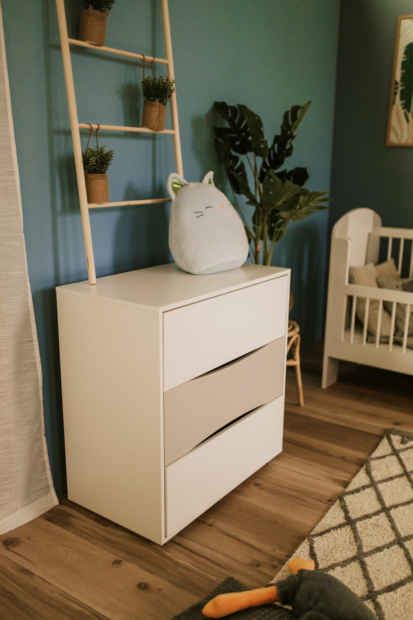 Kumode Āboliņš 80 /83 /45 cm balts/pelēks - N1 Home