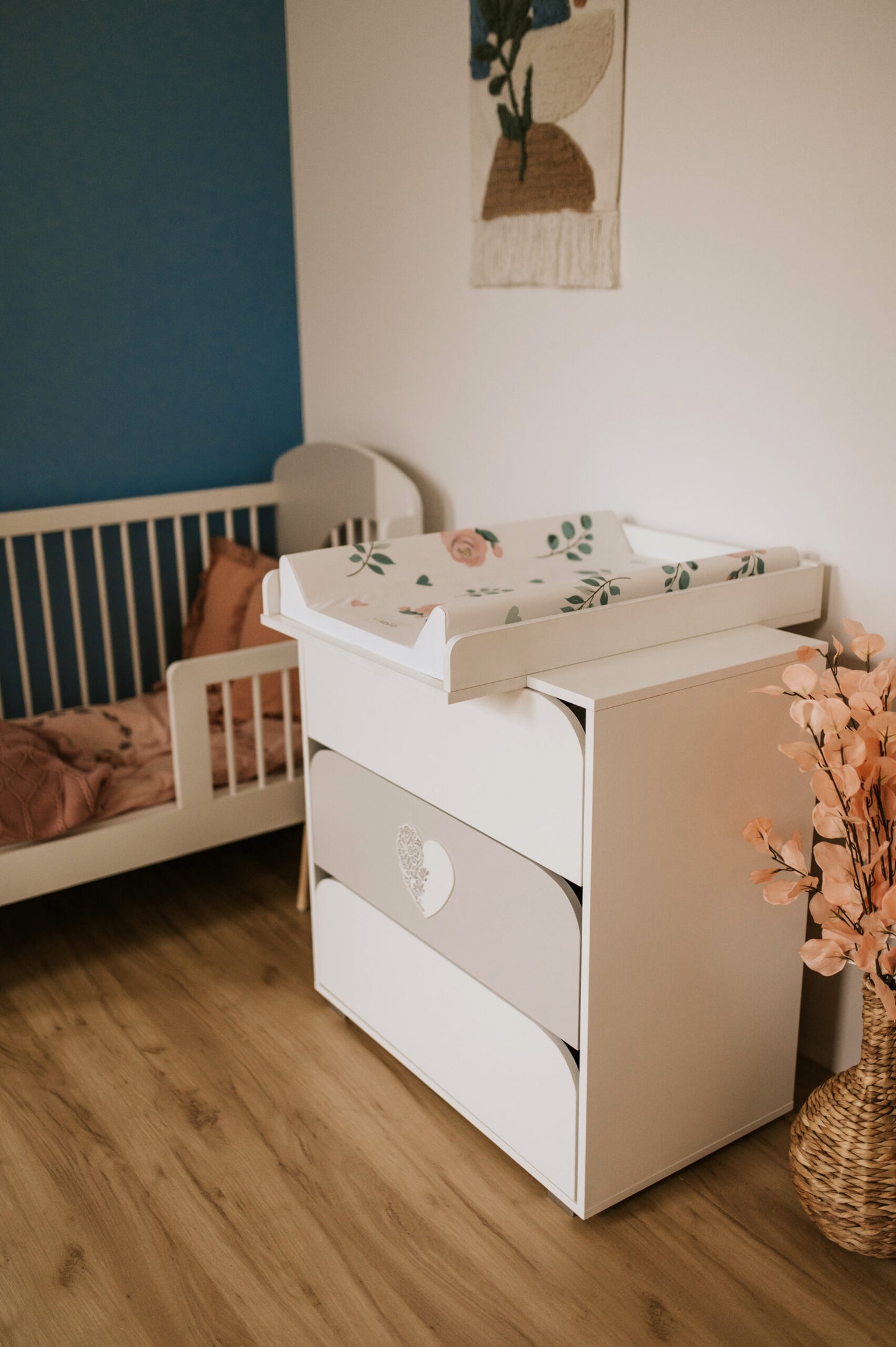 Kumode BAILY 80/ 83 /45 cm balts/pelēks - N1 Home