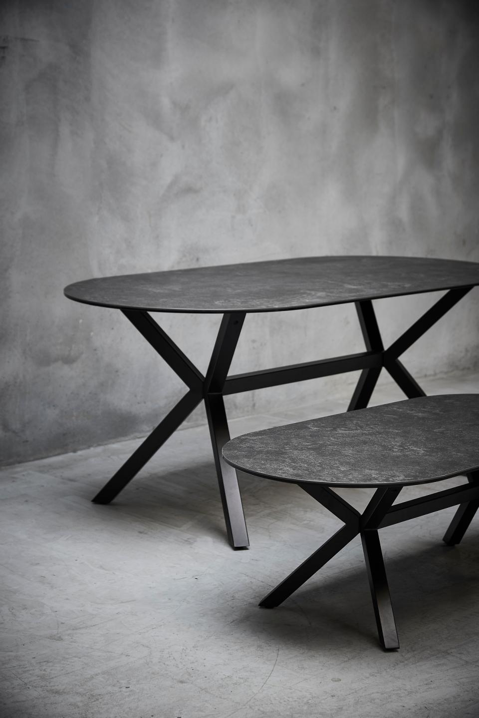 LAXE ovāls pusdienu galds,melna Fairbanks neapstrādāta keramika 180x90x74 cm