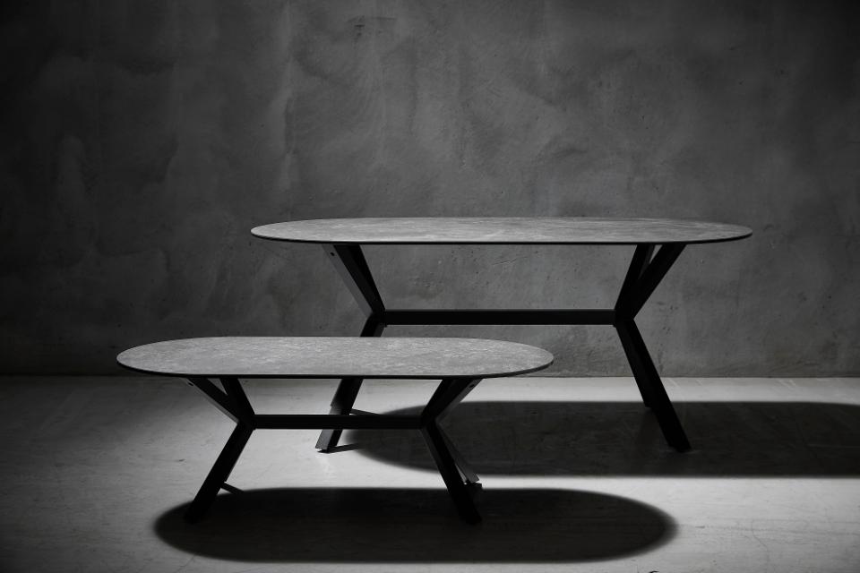 LAXE ovāls pusdienu galds,melna Fairbanks neapstrādāta keramika 180x90x74 cm