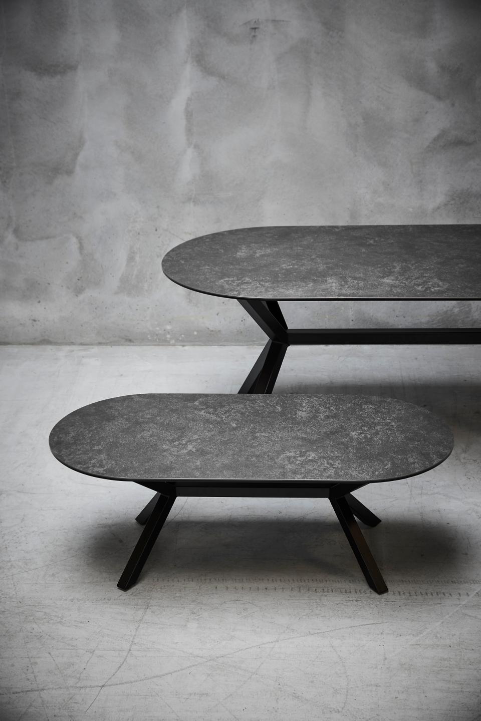 LAXE ovāls pusdienu galds,melna Fairbanks neapstrādāta keramika 180x90x74 cm