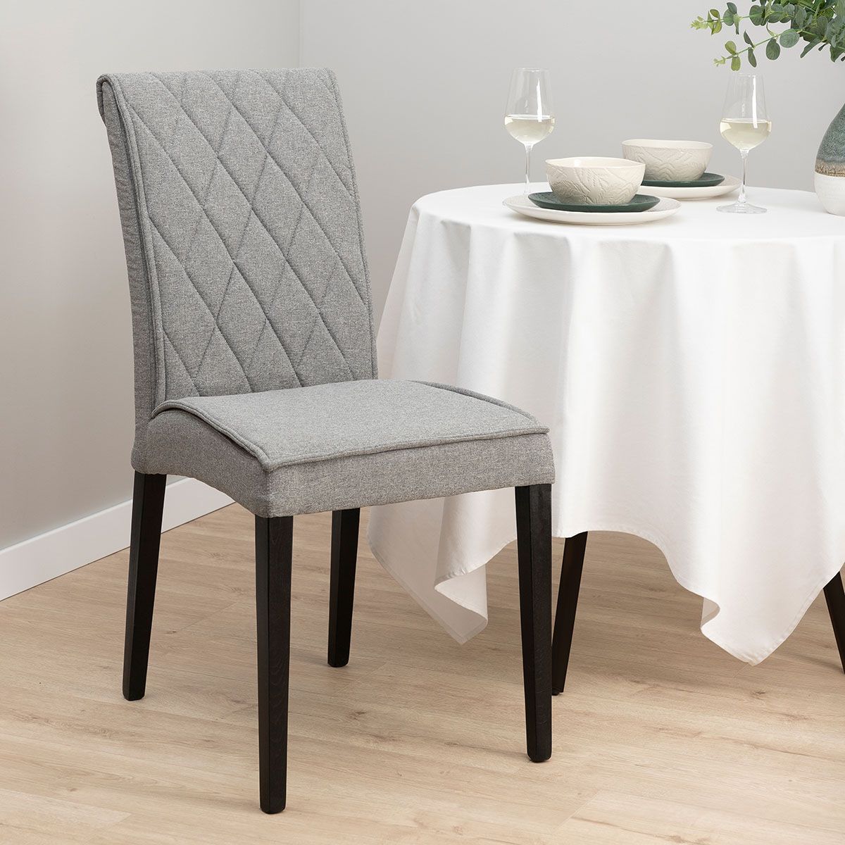 LOEN krēsls pelēks masīvkoka/melna kāja