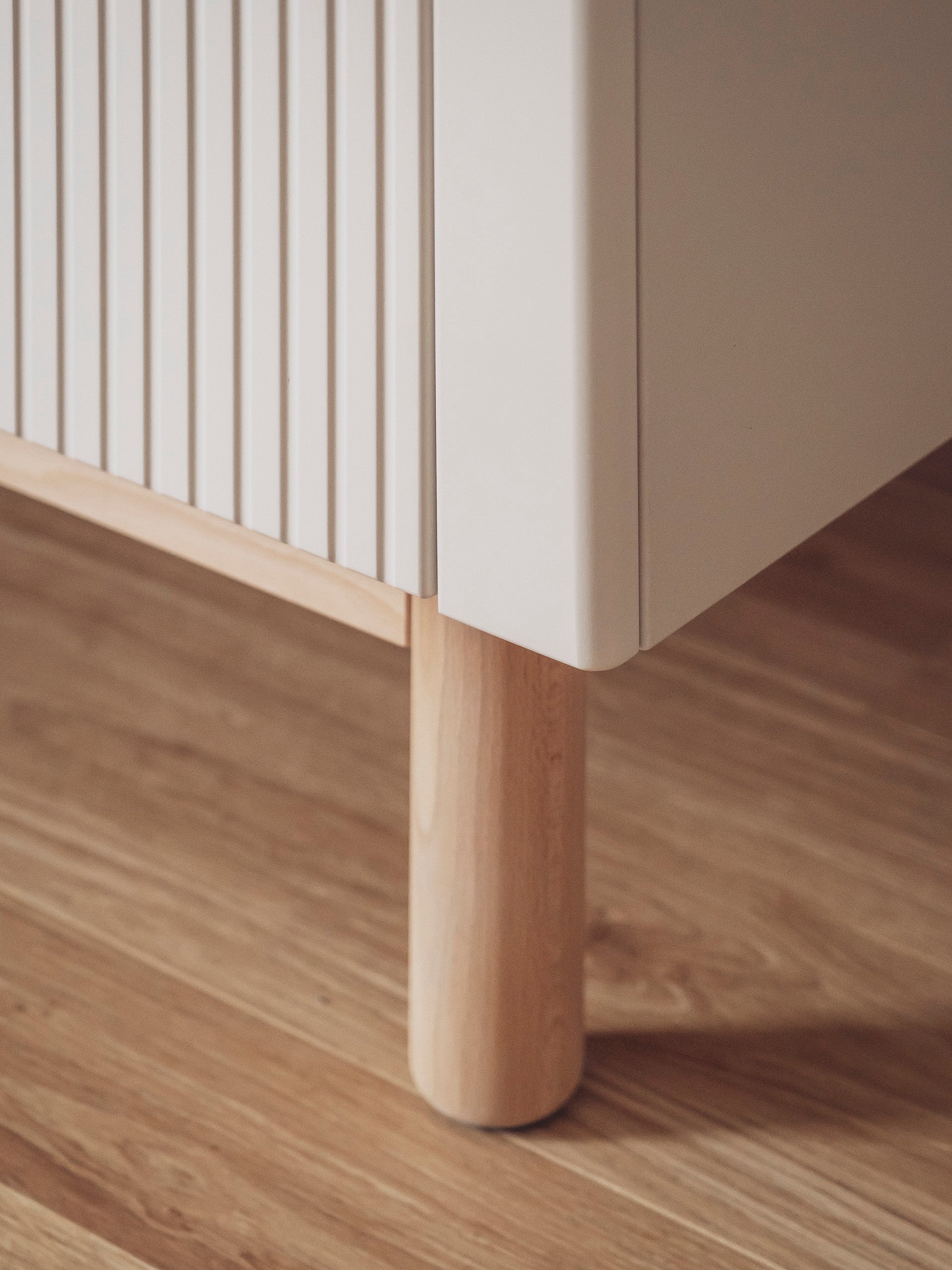 Kumode FOXY 144/90/52 cm šampanieša - N1 Home