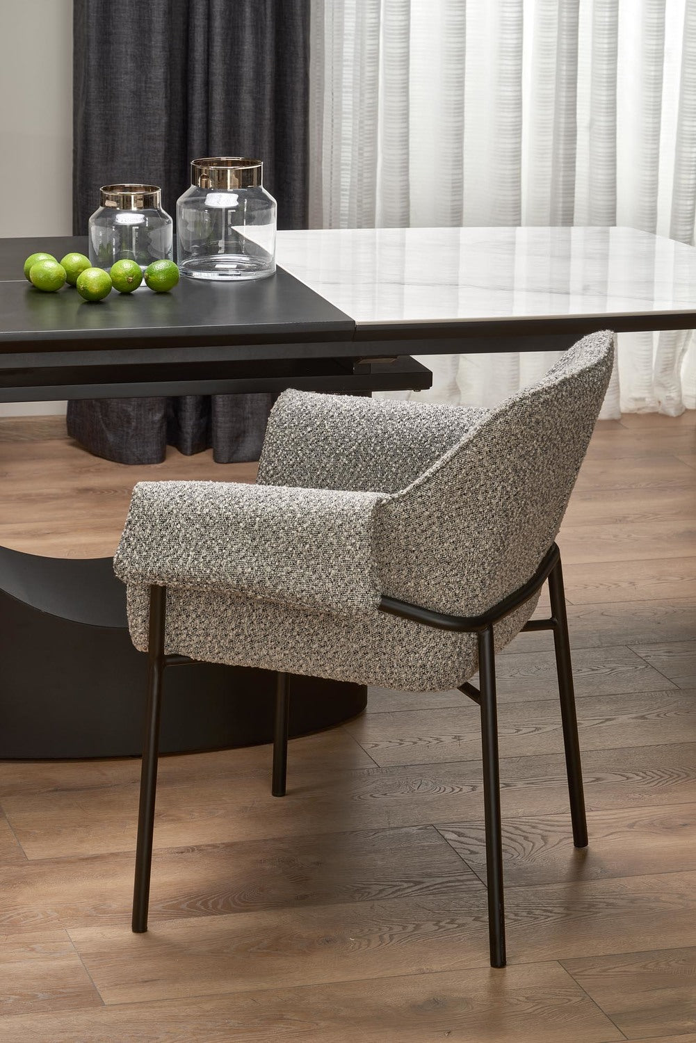 OS izgalāmams galds, baltais marmors / melns