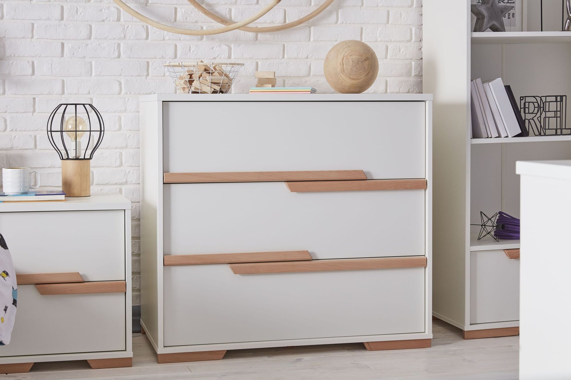 3 atvilktņu kumode SONI 56/98/93 cm balts - N1 Home