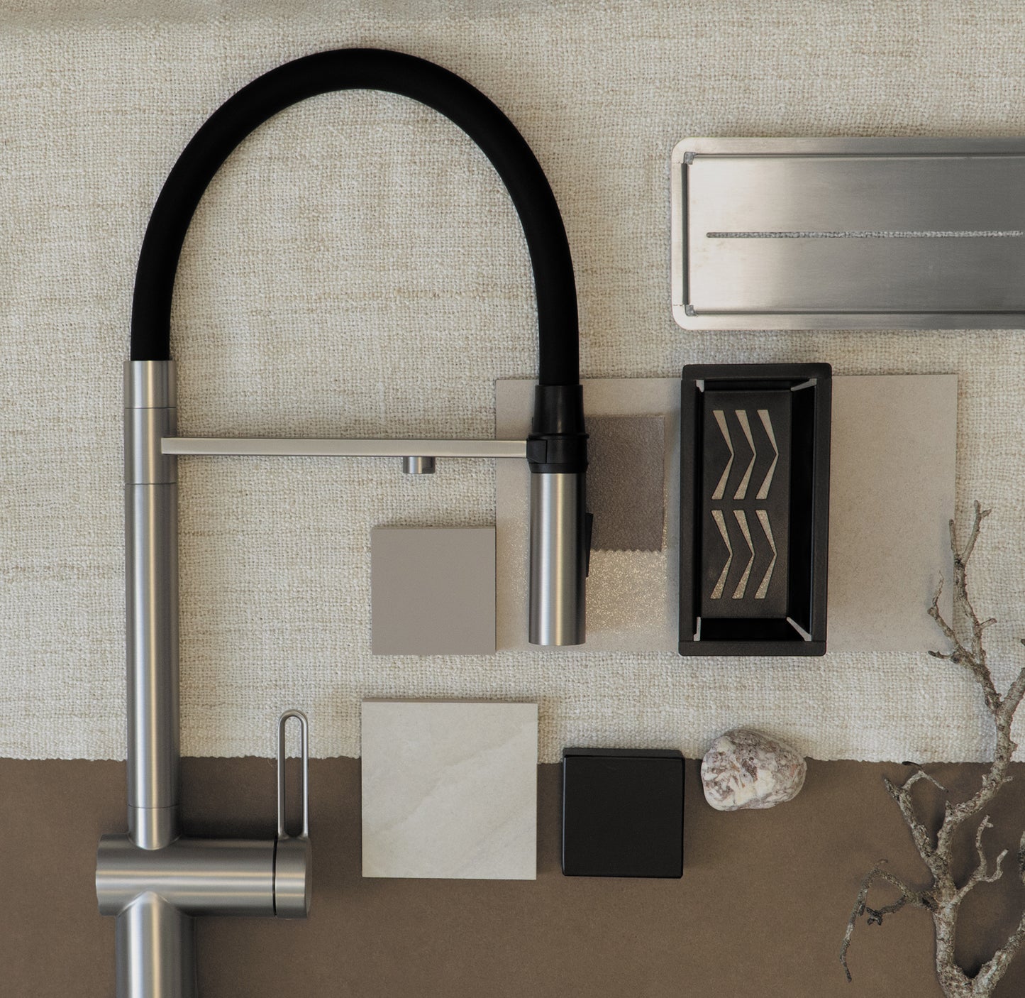 Virtuves jaucējkrāns ar ūdens filtra pieslēgumu un elastīgu snīpi Magnetic 549 mm titanium - N1 Home