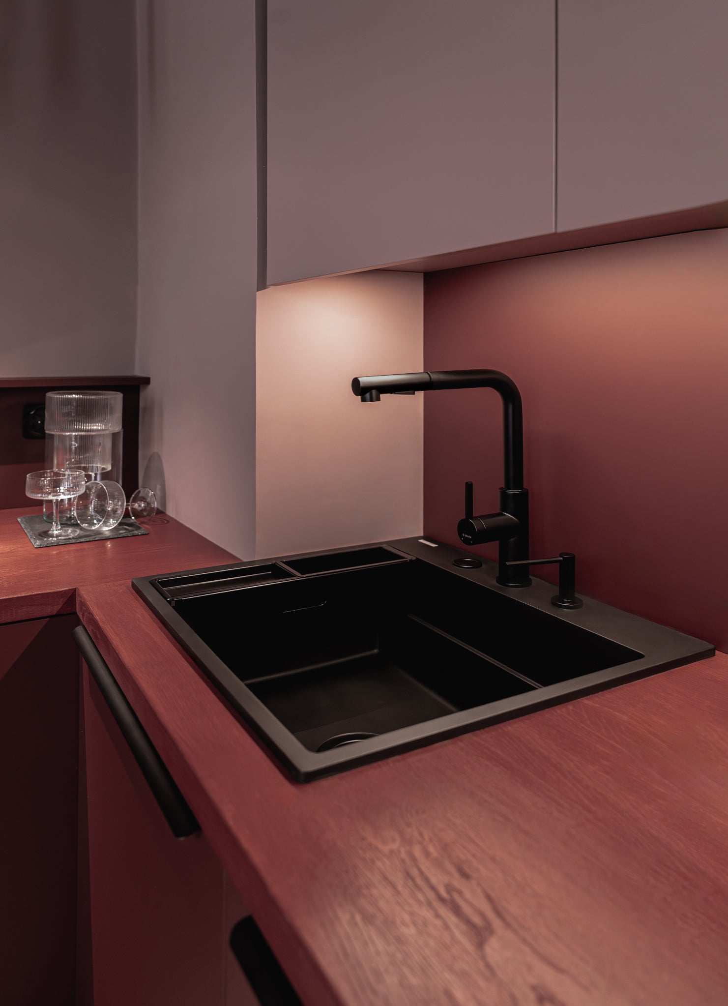 Virtuves jaucējkrāns ar izvelkamu snīpi MOMI 34,8 cm nero - N1 Home