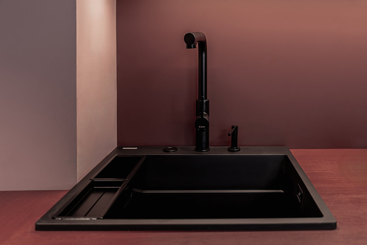 Virtuves jaucējkrāns ar izvelkamu snīpi MOMI 34,8 cm titanium - N1 Home