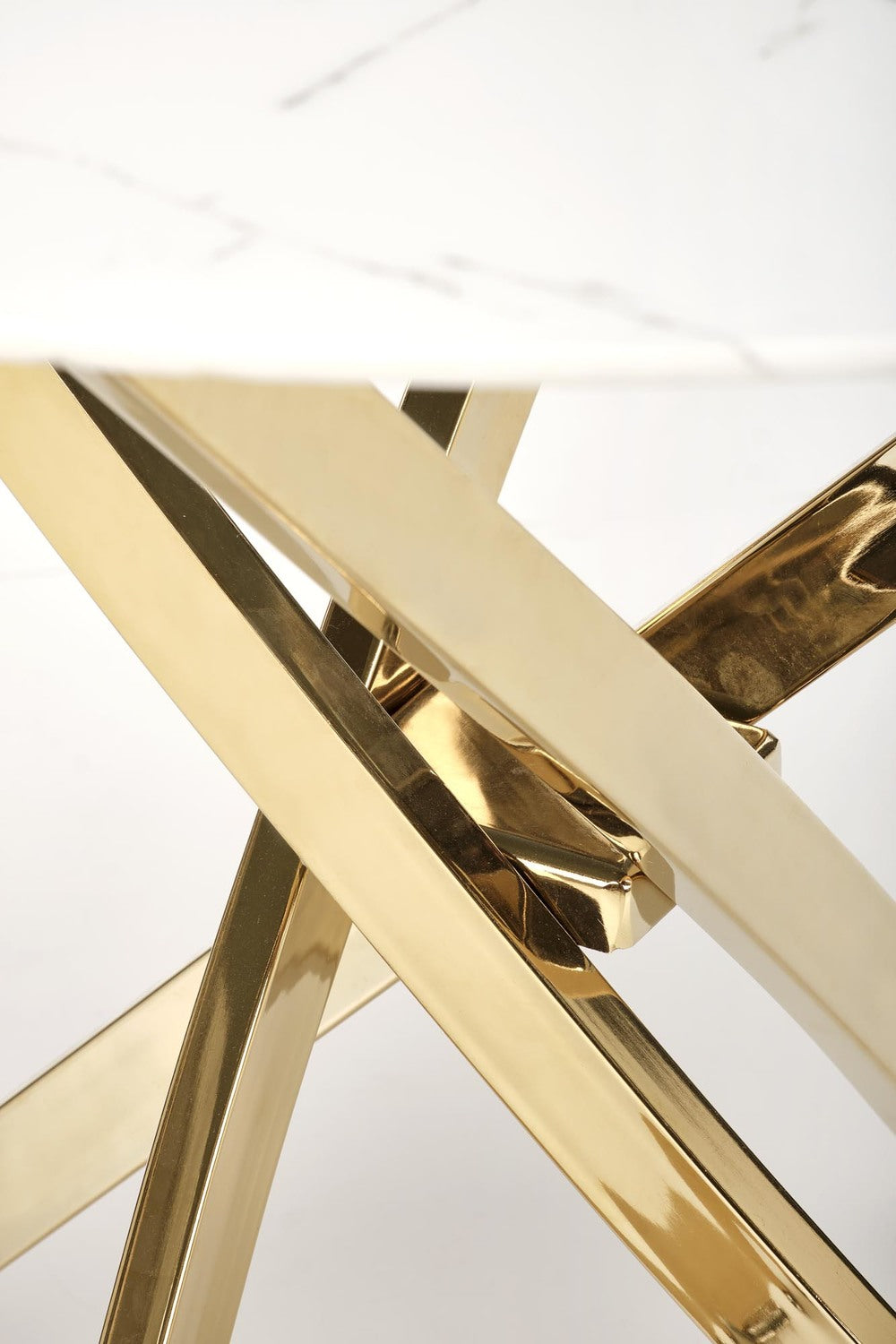 RM 2 galds, augsts - balts marmors, kājas - zelts