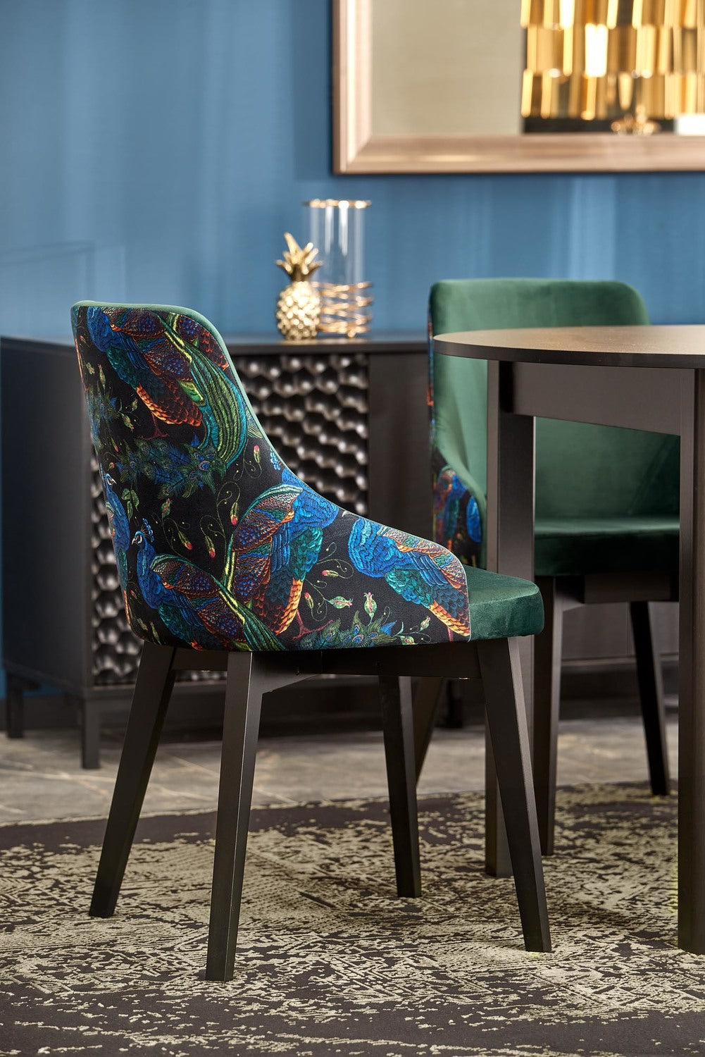 RN galda krāsu augsts melns, kājas - melnas (102-142x102x76 cm)