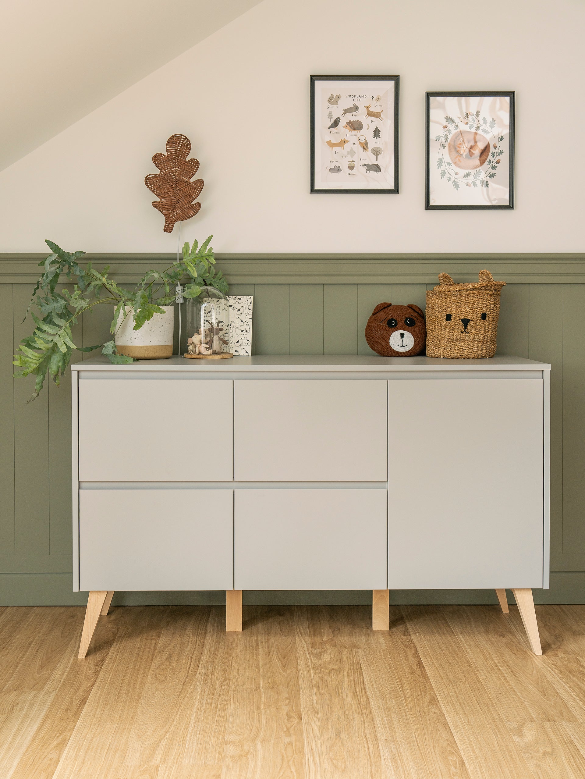 Kumode AIVA 52/148/92 cm pelēks - N1 Home