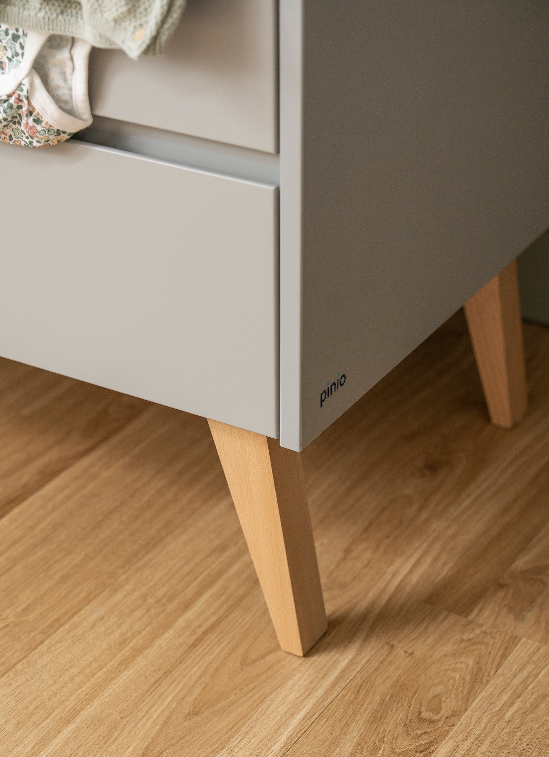 Kumode AIVA 52/100/92 cm pelēks - N1 Home