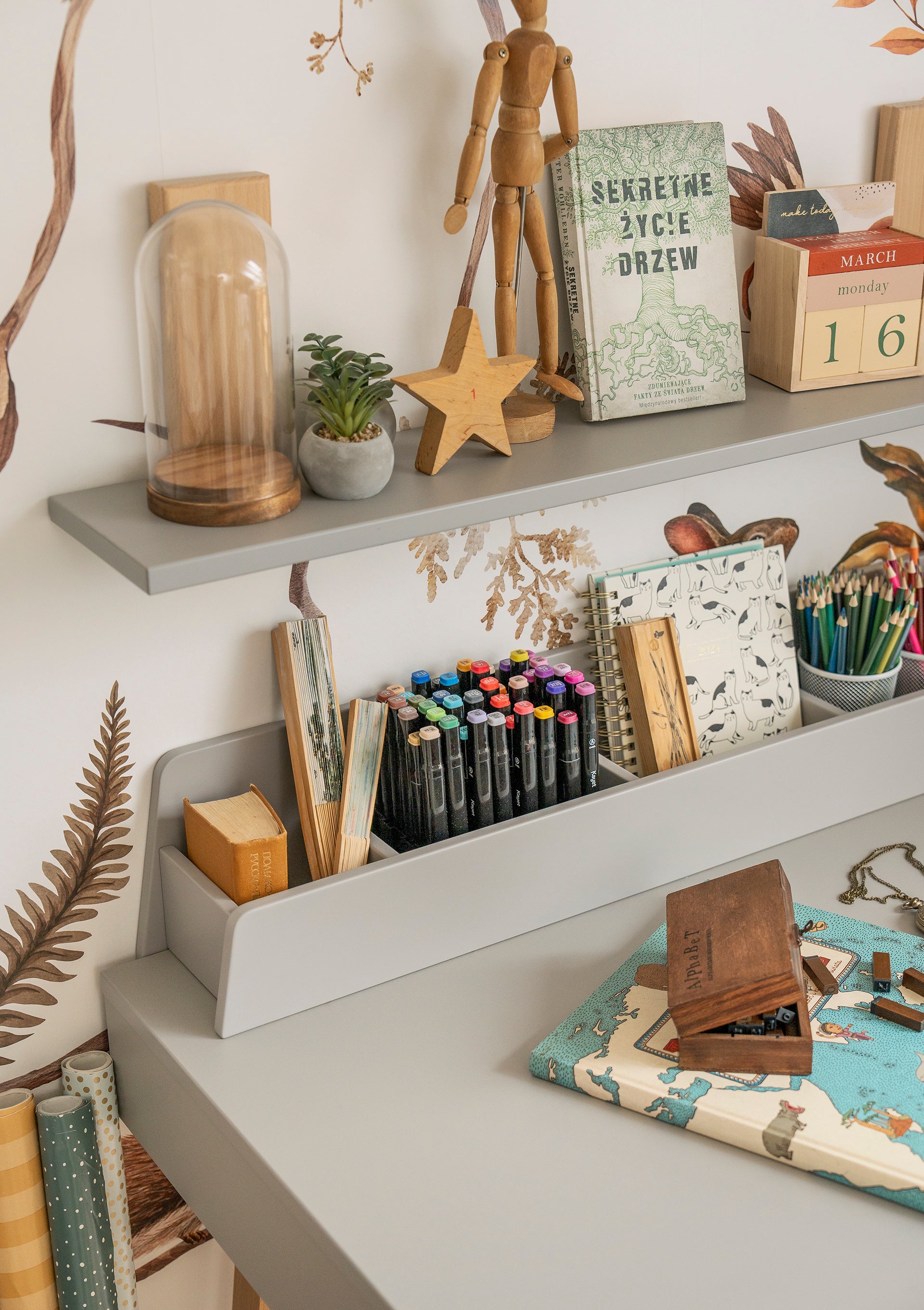 Rakstāmgalds ar atvilktnēm AIVA 125/62/75 cm pelēks - N1 Home