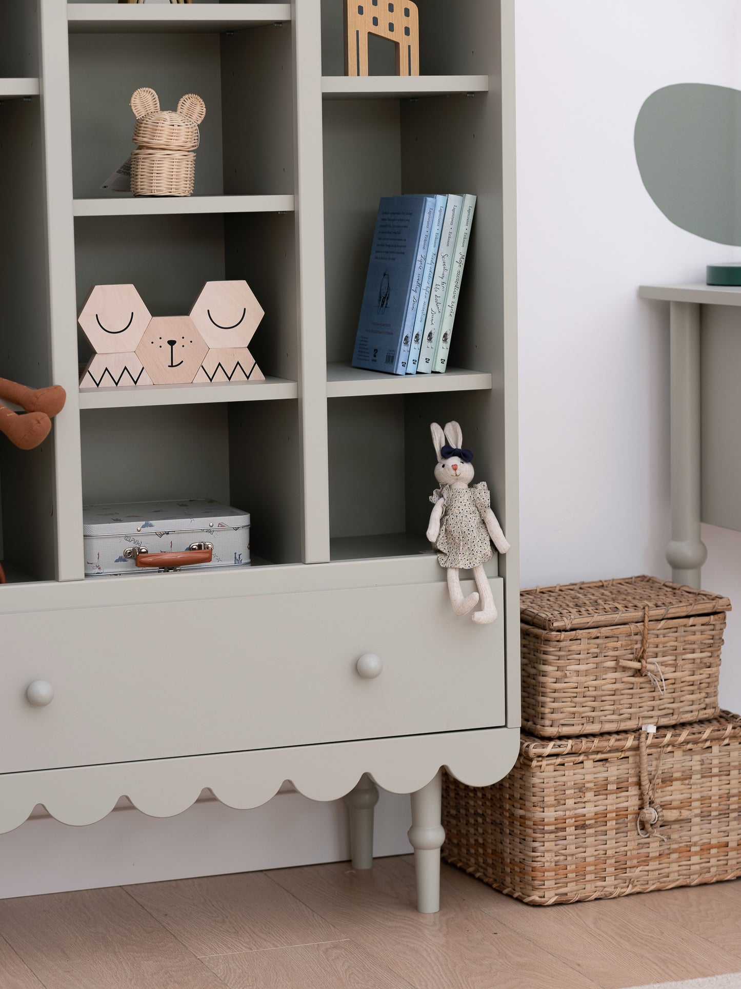 Grāmatu plaukts Bubi 140 x 84 x 35 cm olīves - N1 Home