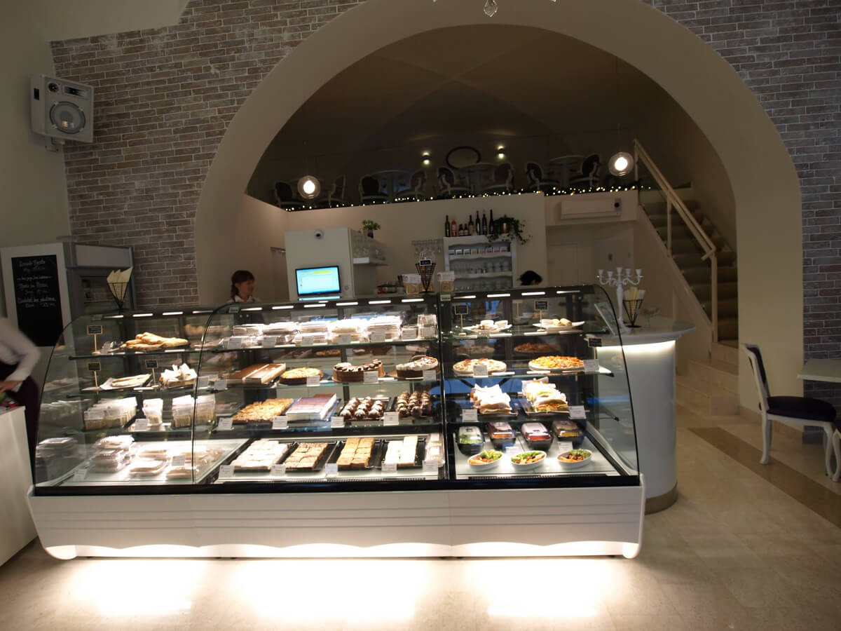 Konditorejas letes Beli CH – refrigerated cm balts 1340x892x1490  cm Enerģijas klase E - N1 Home