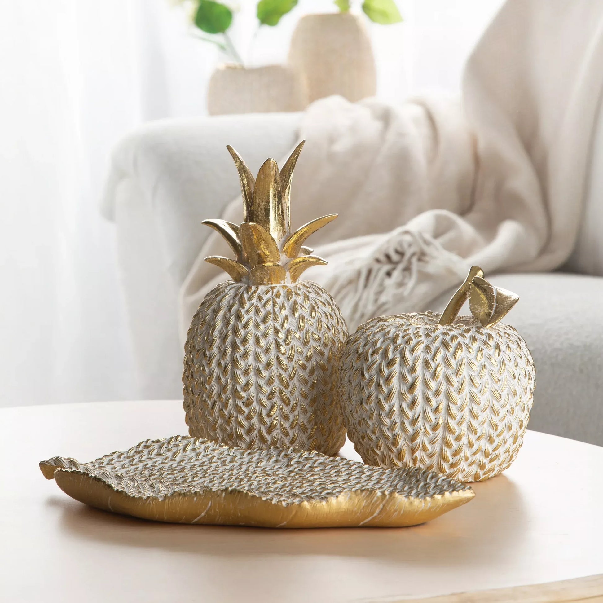 Dekoratīvs šķīvis Muli, kas dekorēts ar austa džempera rakstu 29/16/3 cm zelts - N1 Home