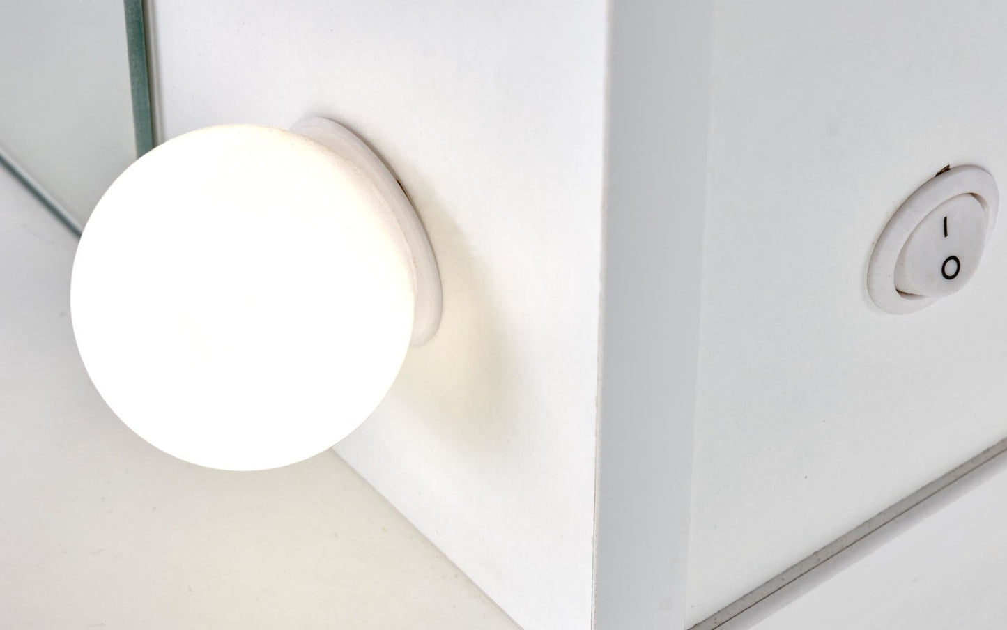 HLM balta konsole ar gaismu 120/55/140 cm - N1 Home