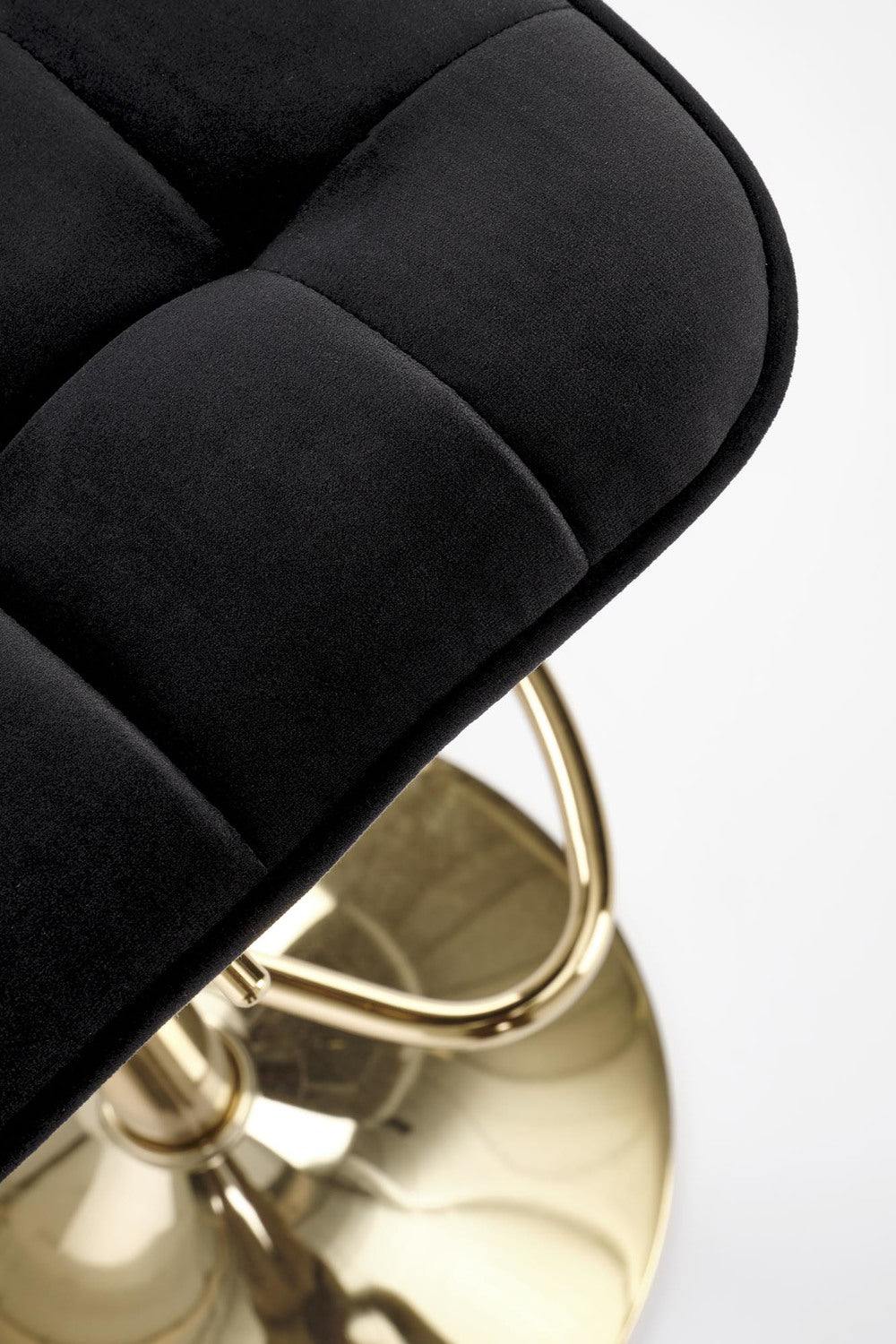 NC krēsls kājas - zelts, sēdeklis - melns 43/44/84-106/62-84 cm - N1 Home