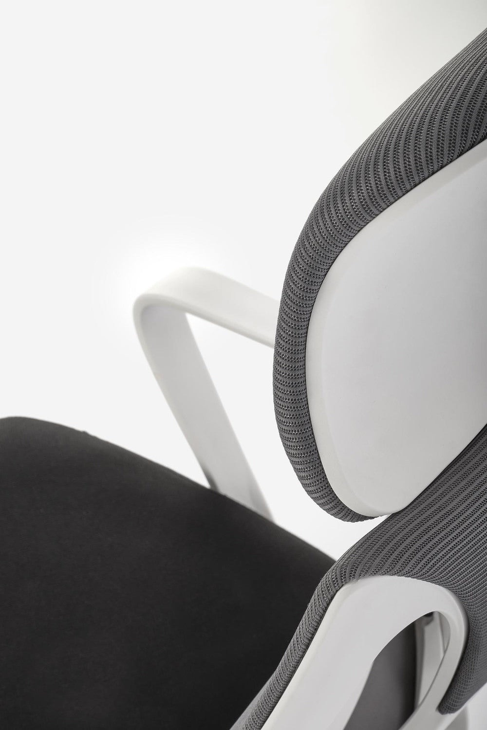 Krēsls Val 64/60/116-122/46-52 cm balts/pelēks/melns - N1 Home