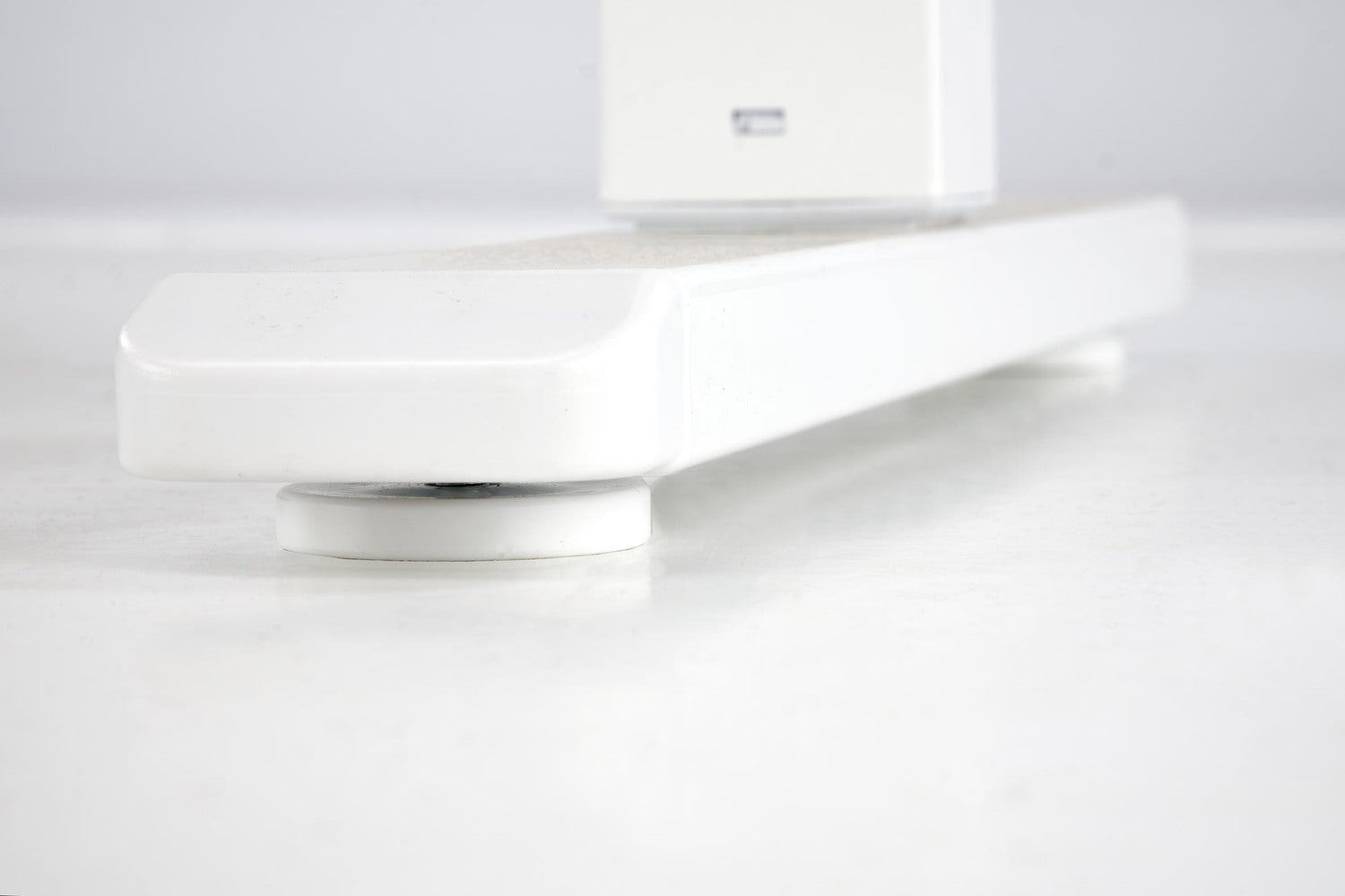 Rakstāmgalds ar augstuma regulēšanas funkciju 105/56/73-118 cm zeltains ozols/balts - N1 Home