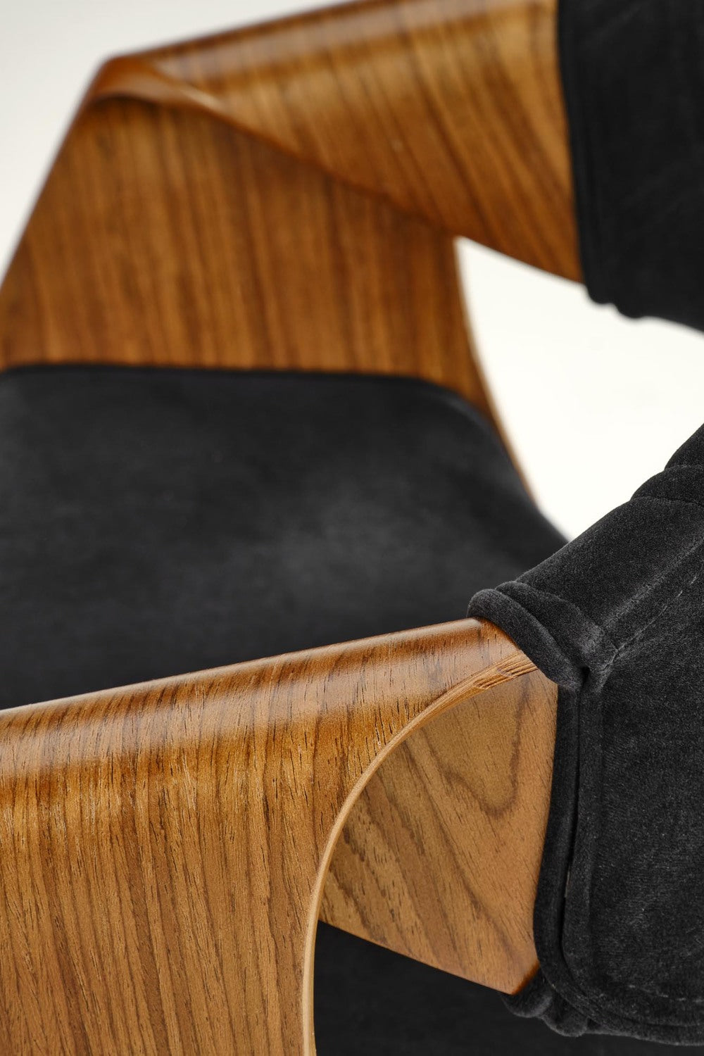 Krēsls Gora  56/55/83/47 cm valrieksts/melns - N1 Home