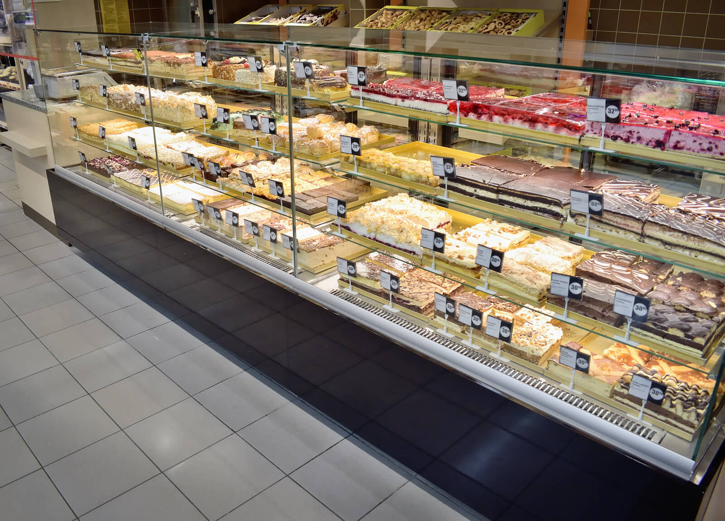 Konditorejas letes Lete NE – neutral 980x825x1350 cm melns Enerģijas klase NA - N1 Home