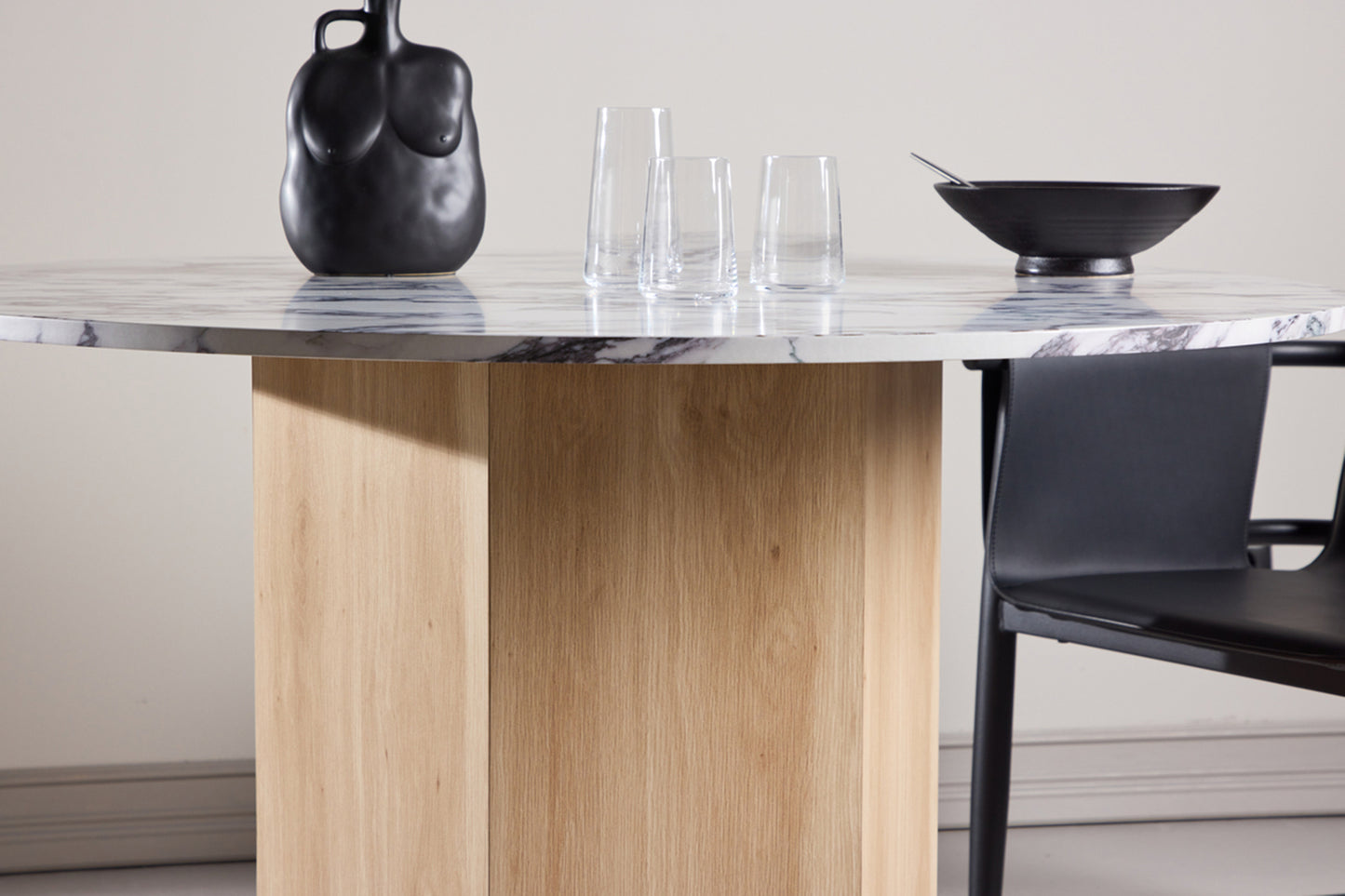 Galds Velaj 120/120/75 cm gaiši pelēks marmors/ozols