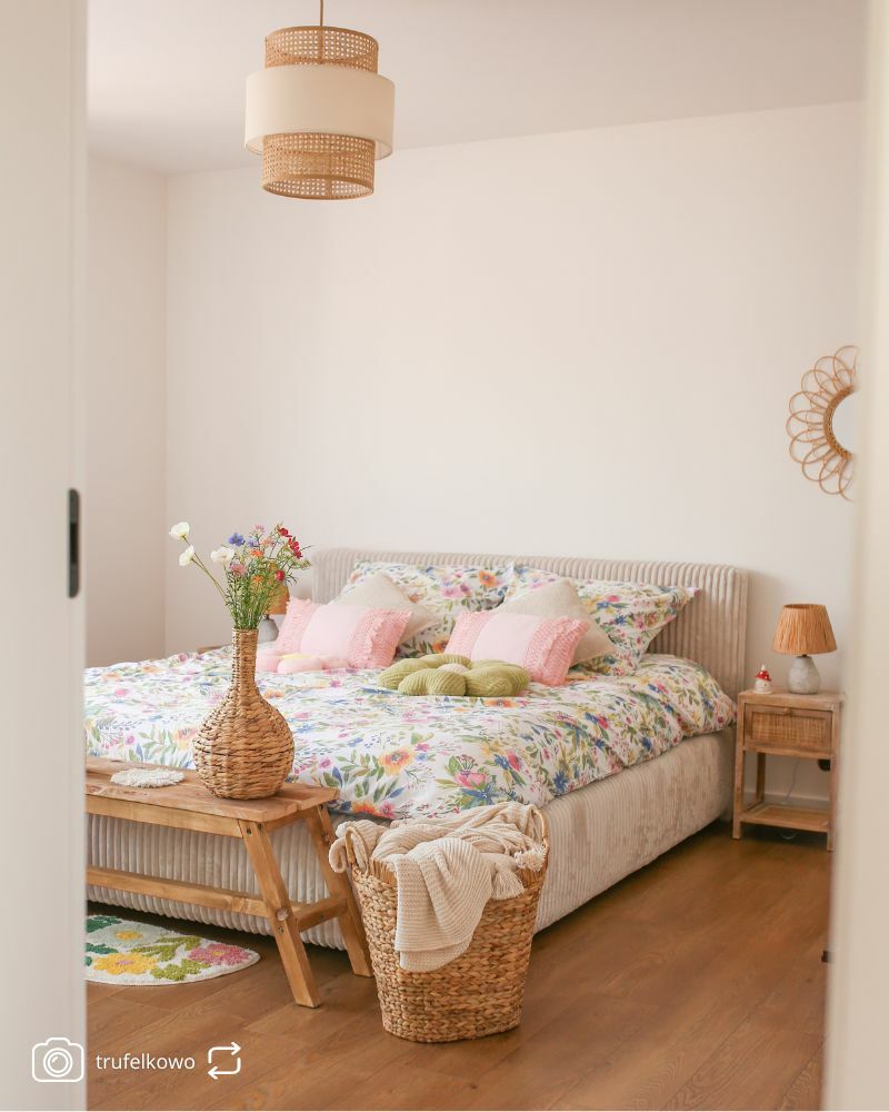 CLIO Mīkstā gulta 140/160/180x200 cm ar glabātuvi, metāla rāmis, krēmkrāsas velvets - N1 Home