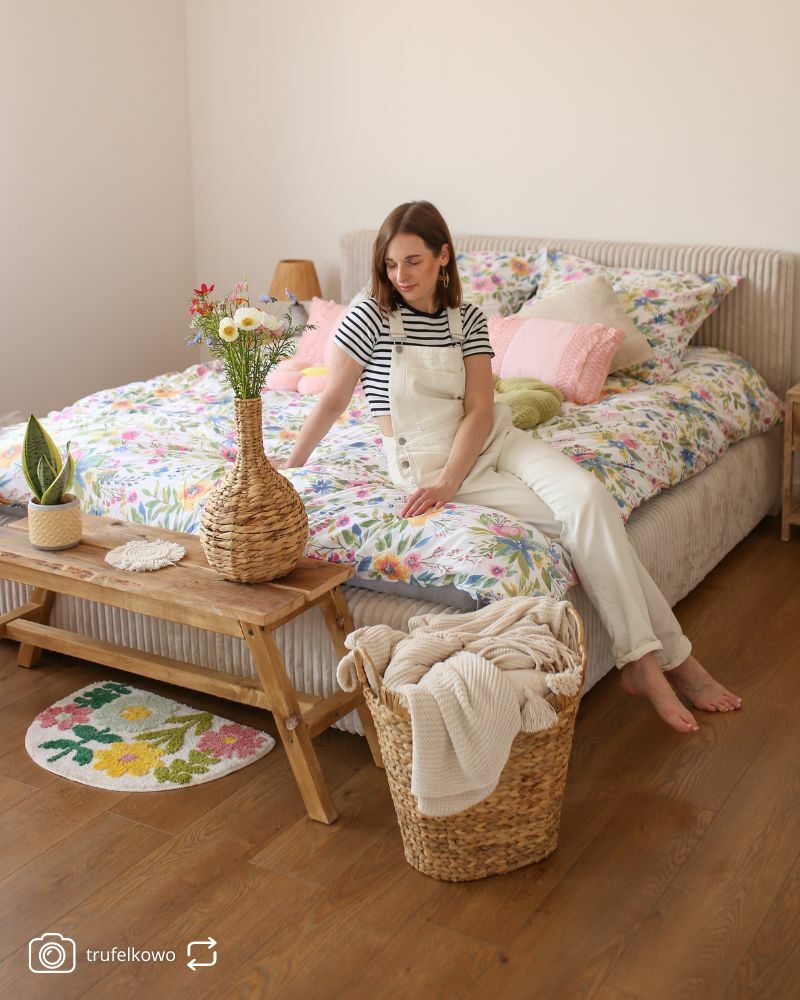 CLIO Mīkstā gulta 140/160/180x200 cm ar glabātuvi, metāla rāmis, krēmkrāsas velvets - N1 Home