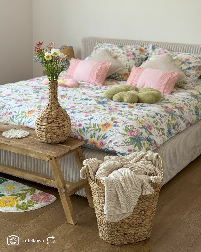 CLIO Mīkstā gulta 140/160/180x200 cm ar glabātuvi, metāla rāmis, krēmkrāsas velvets - N1 Home